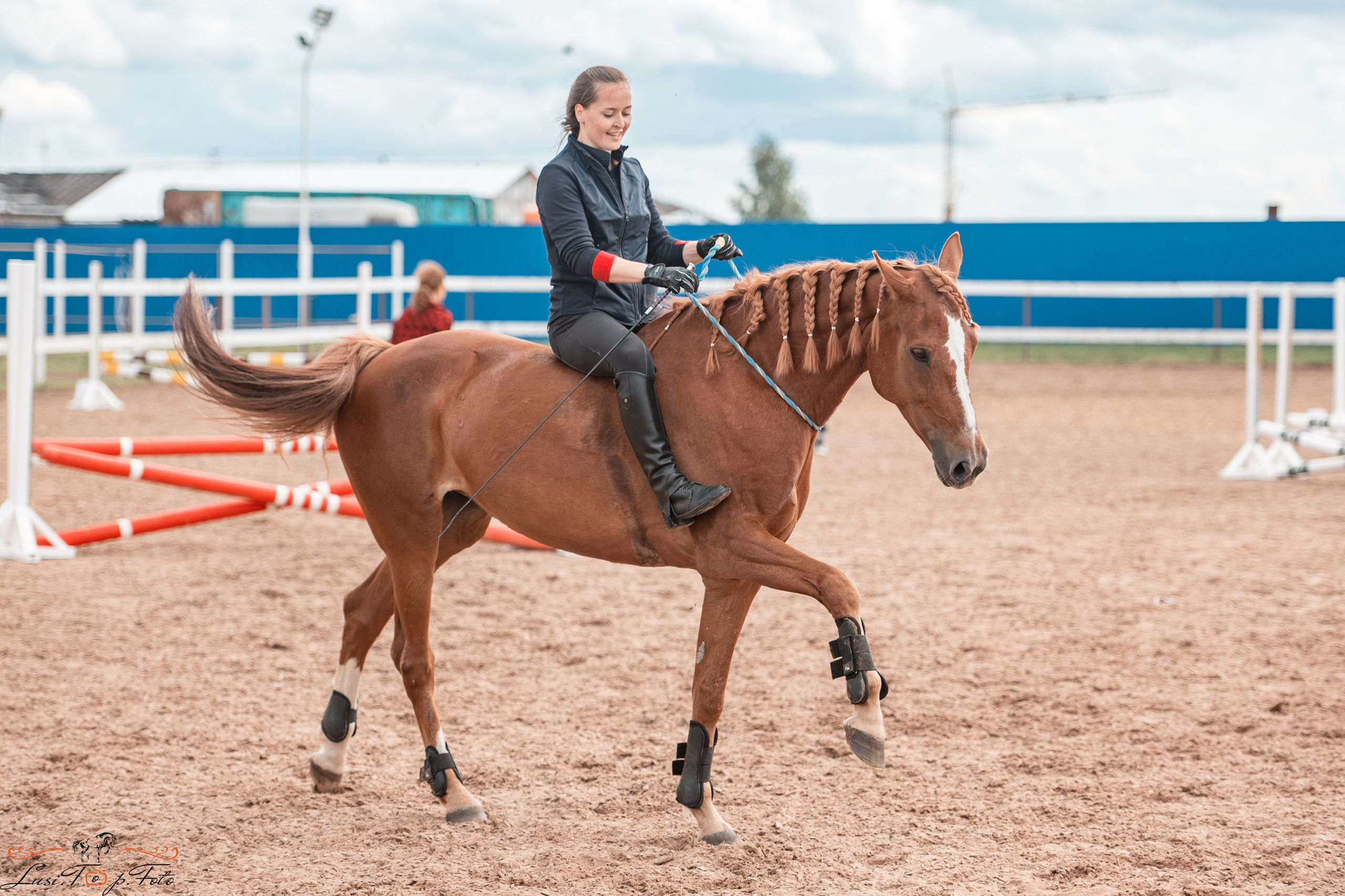 КК Резвая открытая тренировка, летний кубок. Конный и фотограф с животными в Твери Топталова Люся