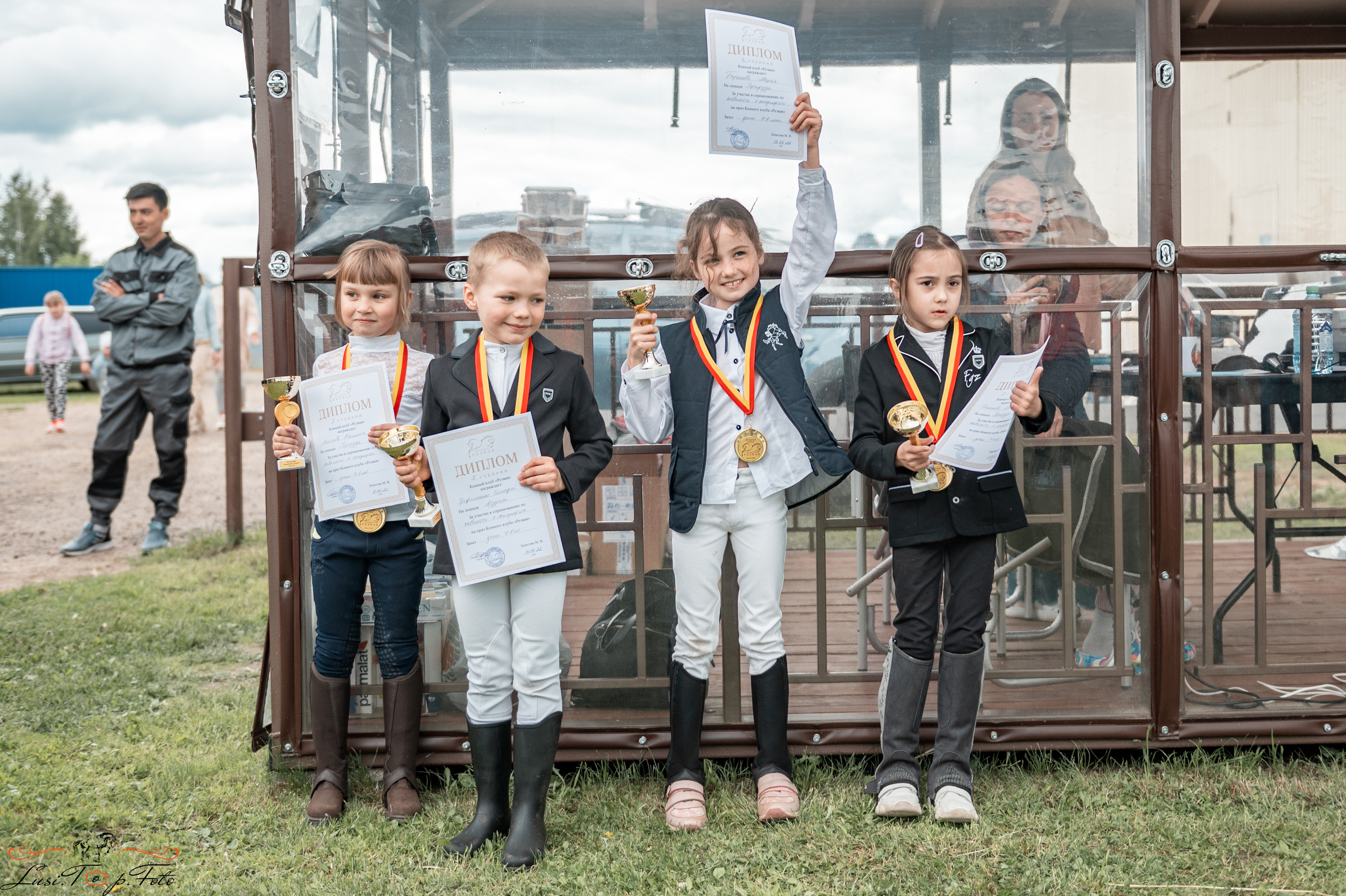 КК Резвая открытая тренировка, летний кубок. Конный и фотограф с животными в Твери Топталова Люся