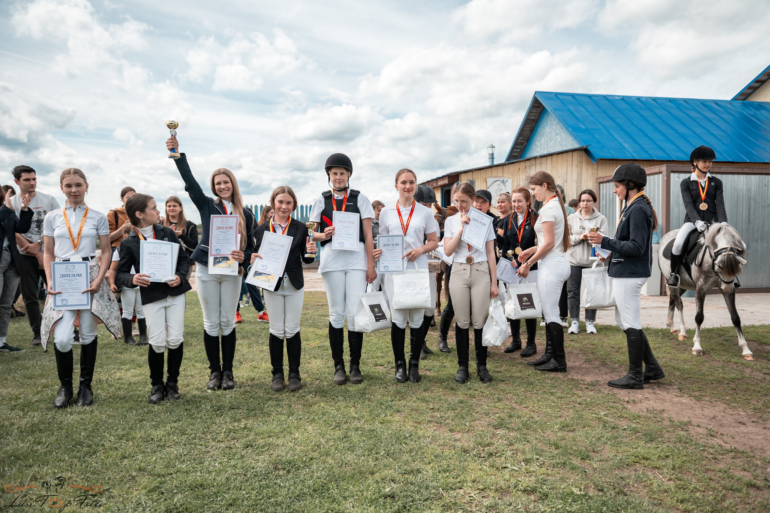 КК Резвая открытая тренировка, летний кубок. Конный и фотограф с животными в Твери Топталова Люся