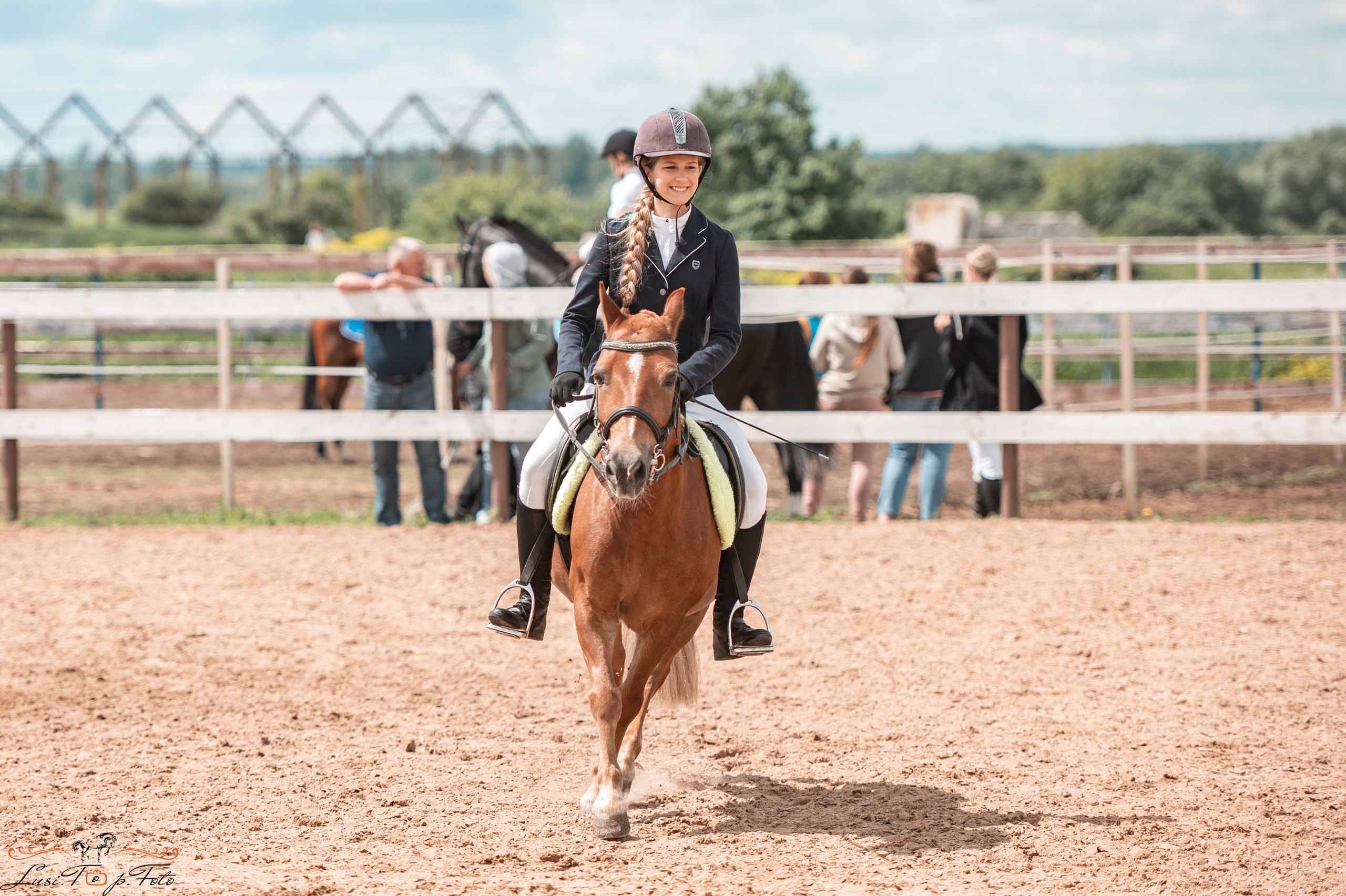 КК Резвая открытая тренировка, летний кубок. Конный и фотограф с животными в Твери Топталова Люся