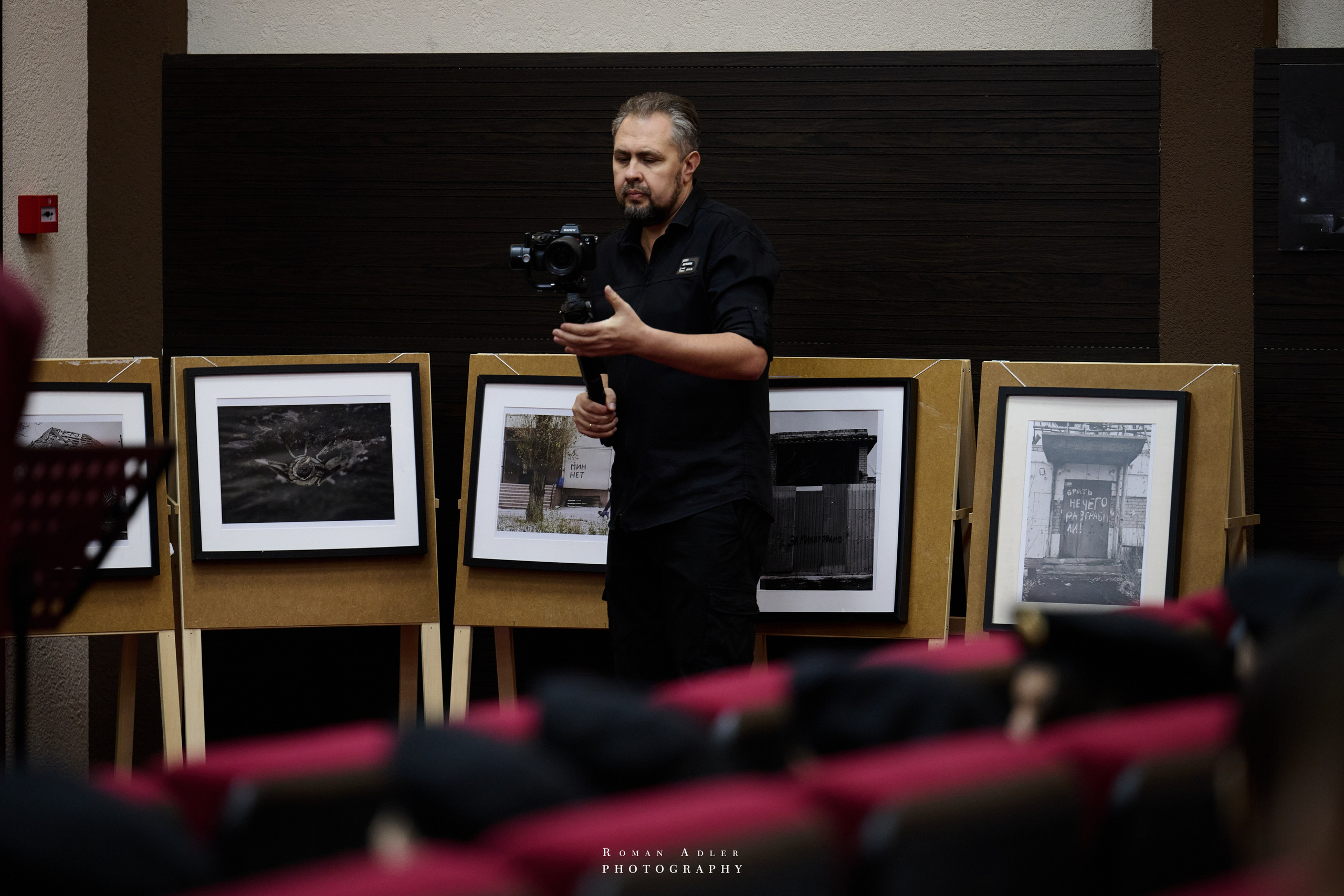 ДК «Победа» выставка фотопроекта «Территории». Фотограф Роман Адлер