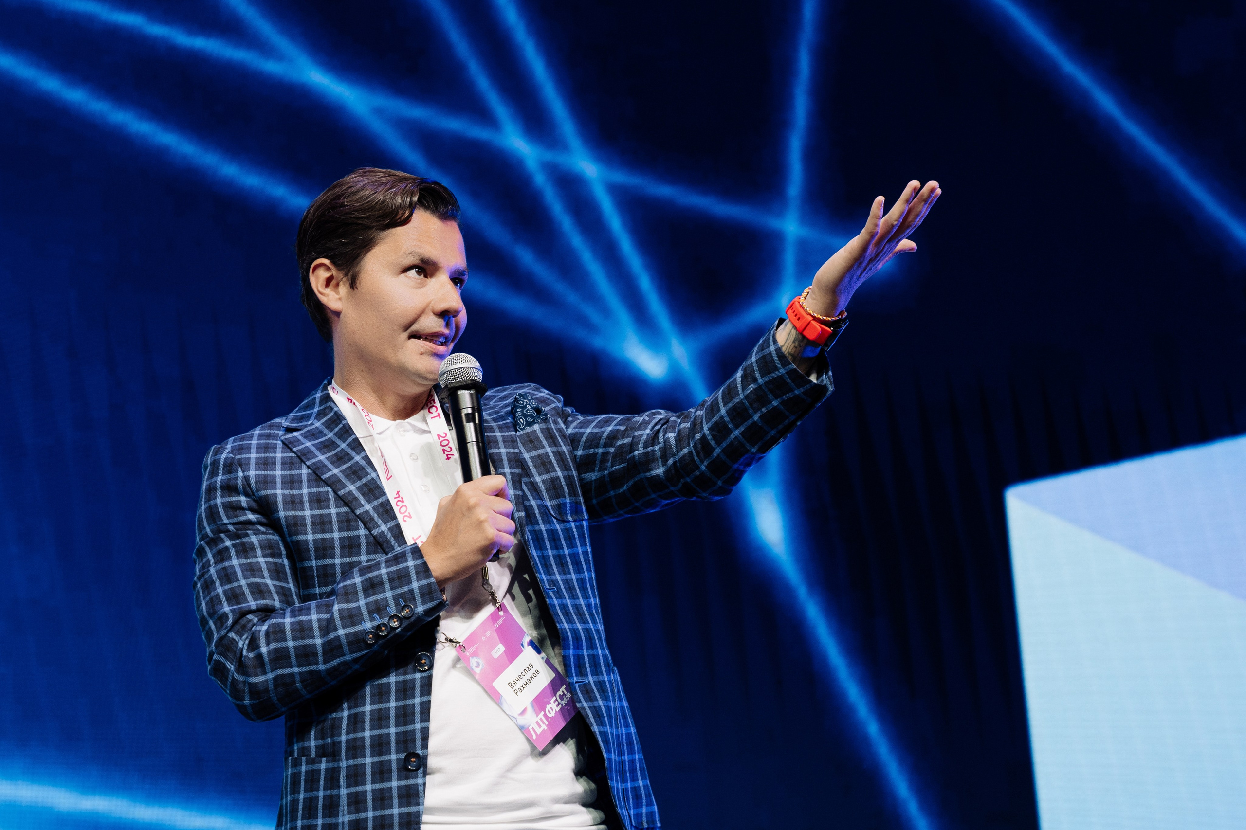 ЛЦТ ФЕСТ 2024 в арт кластере Ломоносов. Свадебные фотосессии в Москве. Фотограф Сергей Ржевский