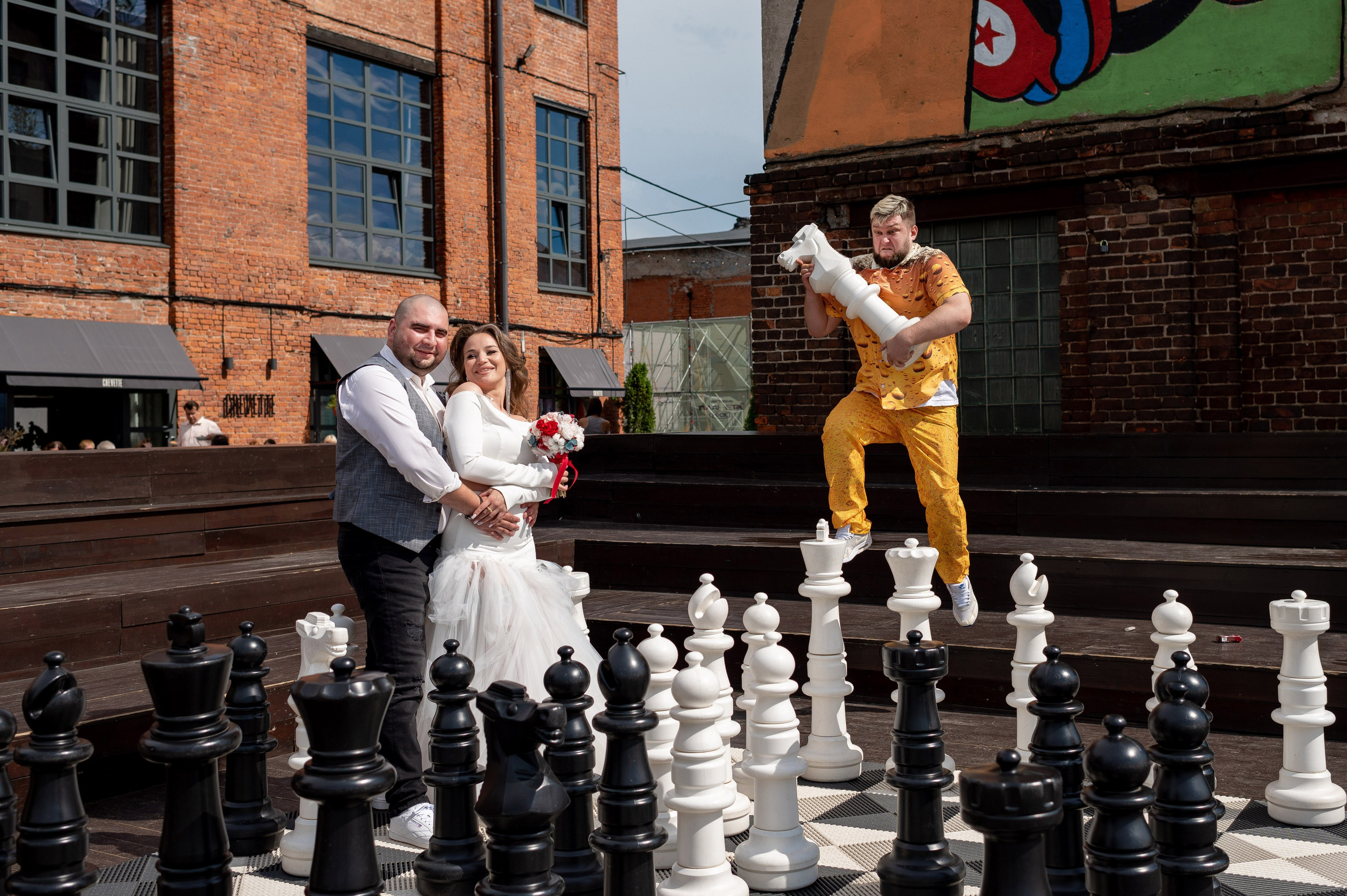 Экстравагантная свадебная фотосессия Светланы и Славы по нетрадиционным и оригинальным местам для свадебной прогулки в Санкт-Петербурге. Портретный, семейный и свадебный фотограф в Санкт-Петербурге и в Пушкине Ширяев Денис