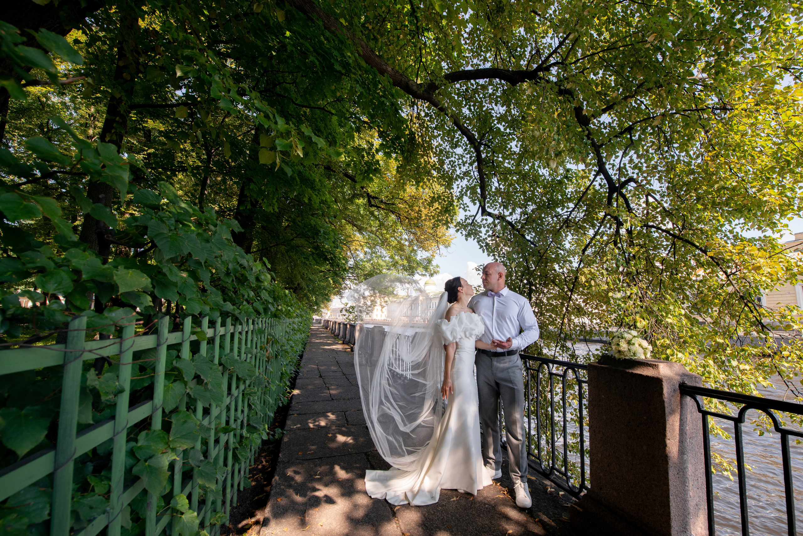 Летняя свадьба В Санкт-Петербурге и красивой выездной регистрацией Даши и Саши. Воздушная свадебная фотосессия в Петербурге. Портретный, семейный и свадебный фотограф в Санкт-Петербурге и в Пушкине Ширяев Денис