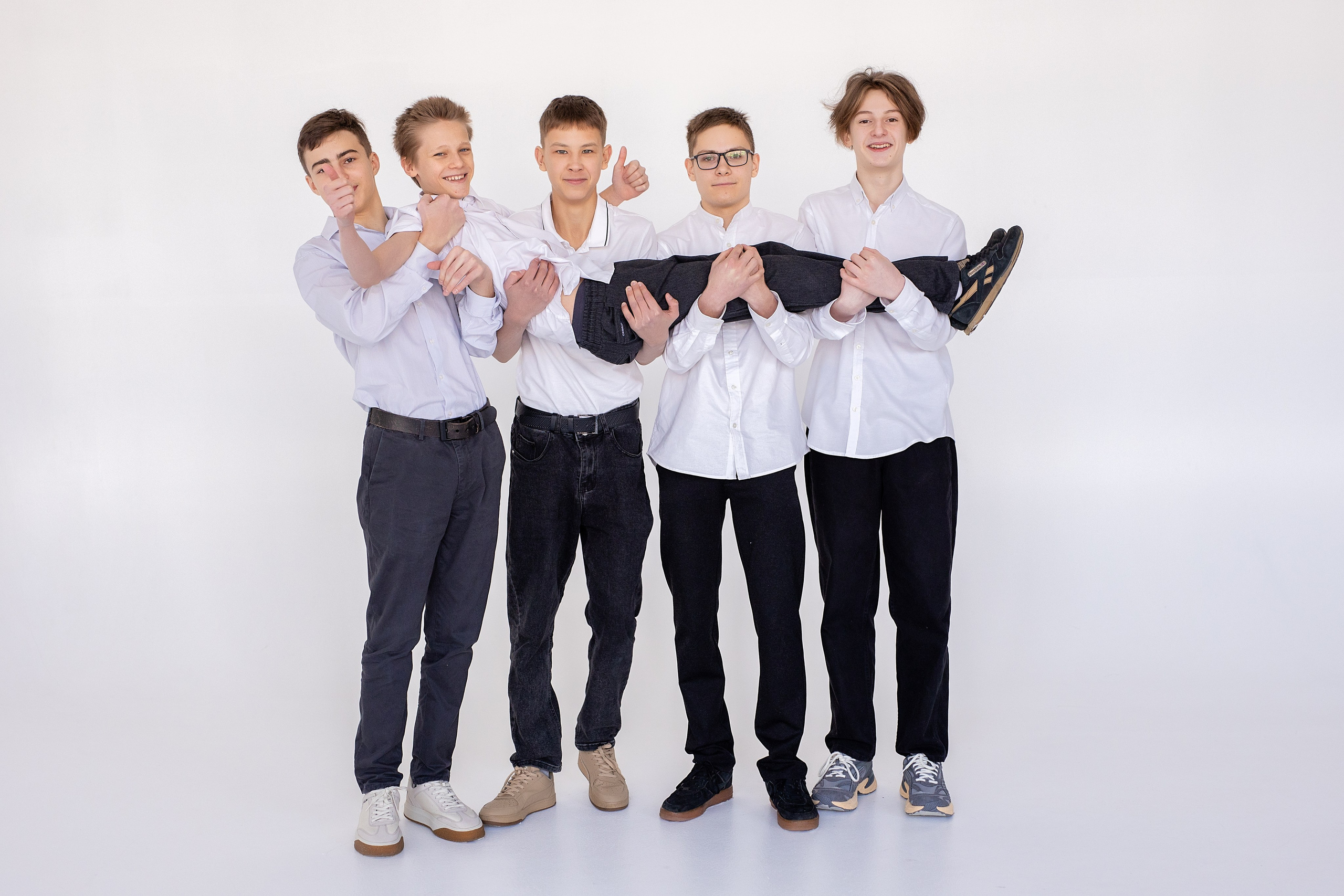 67 школа, 9б класс. Стильный выпускной альбом Владивосток фотограф Вероника Мигачева