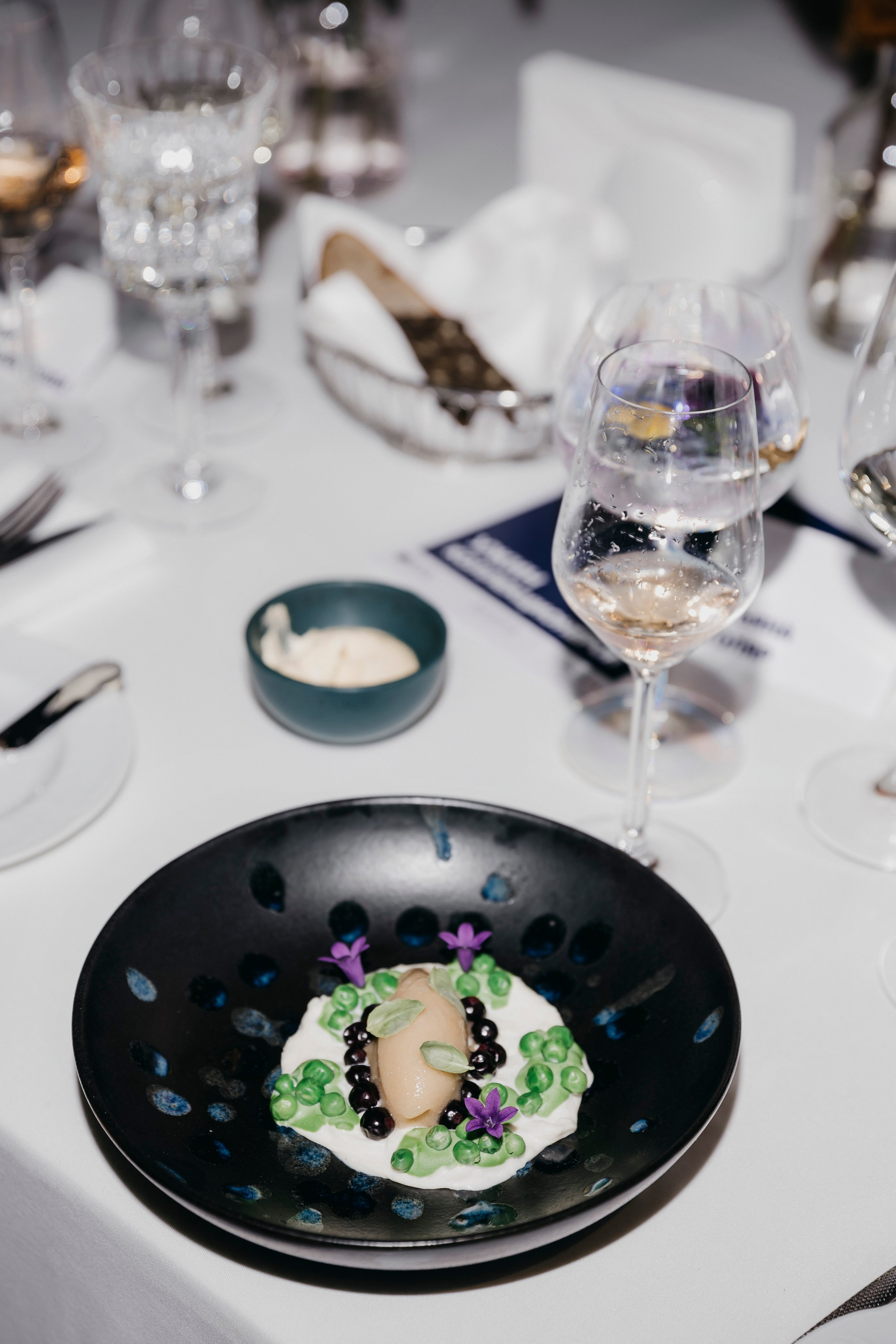 Ужин Коллекционеров, Белуга, Москва. «Птичка на проводе»: информационный портал в Москве