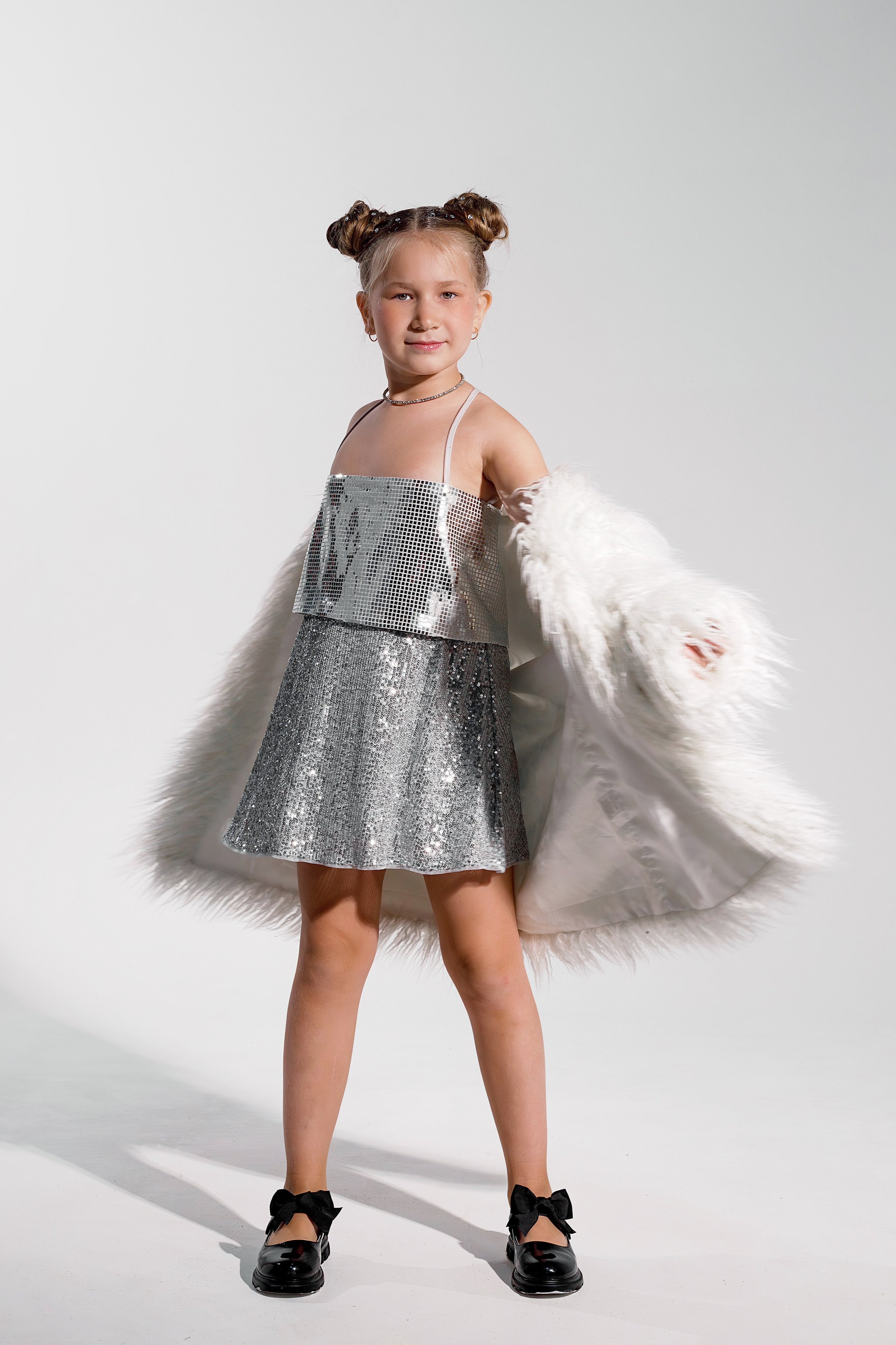 Креативная детская фотосессия на 9 лет в студии Сочи. Детский студийный фотограф Сочи