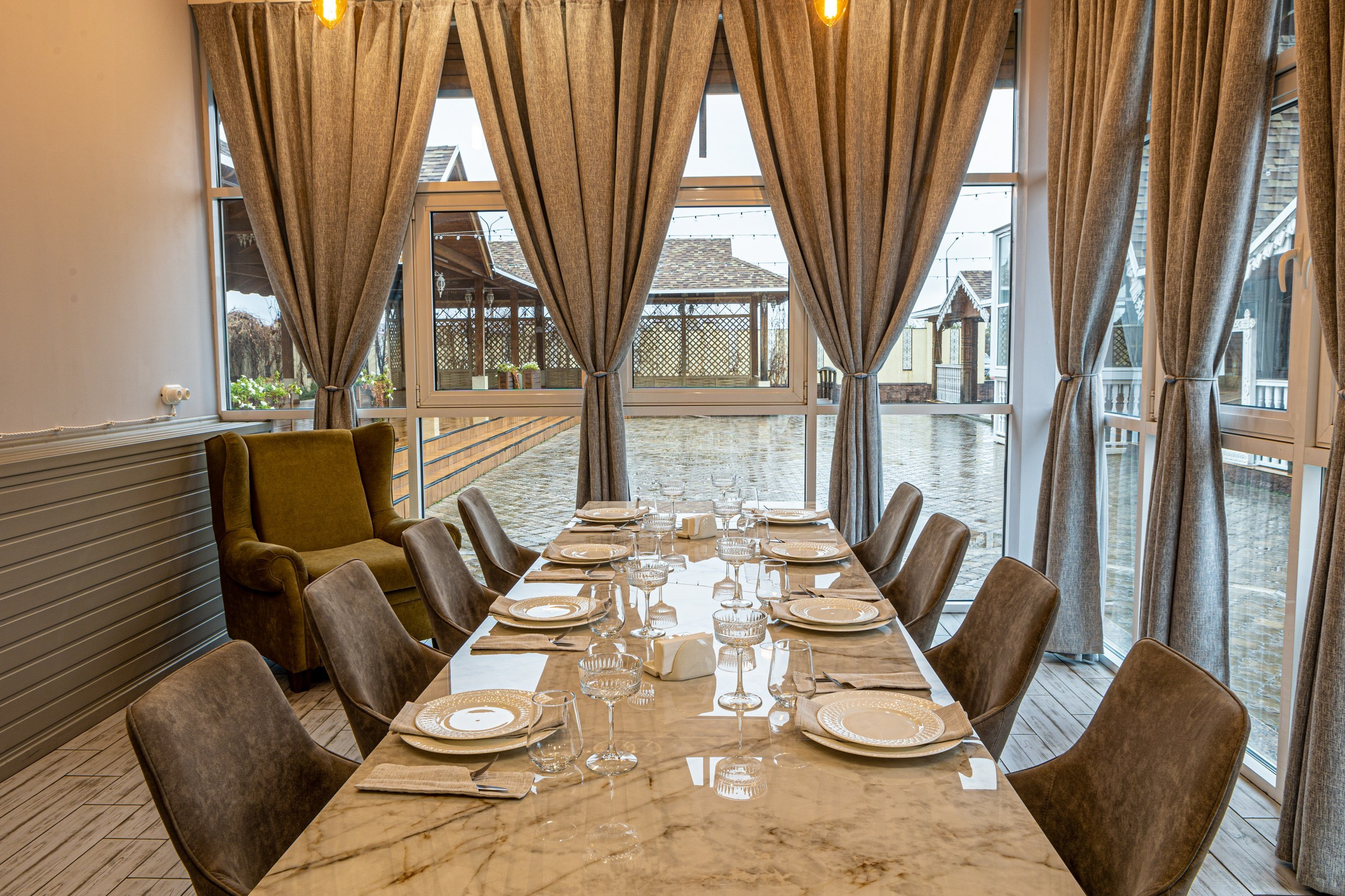 Банкетный зал ресторана «Дача». Фотограф в Оренбурге. Профессиональный фотограф