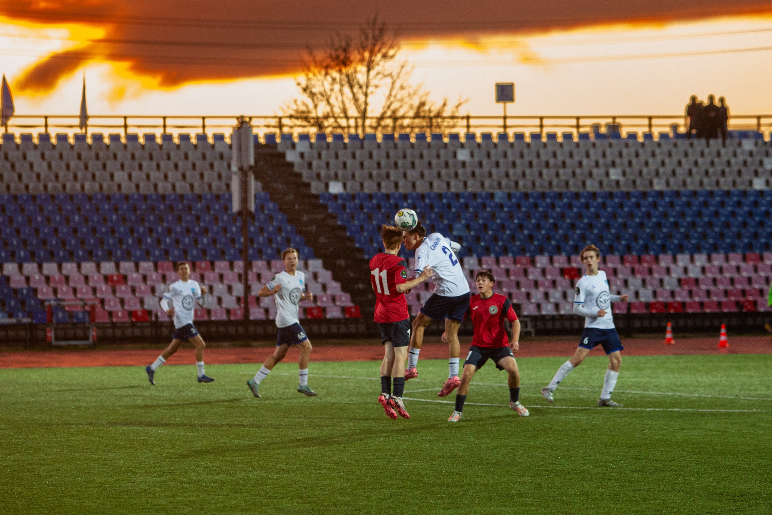 Матч юношеской футбольной лиги между командами СШ «Сахалин» и «СШОР № 1» (Комсомольск-на-Амуре) (U-18). Кутузов Евгений Фотограф в Южно-Сахалинске