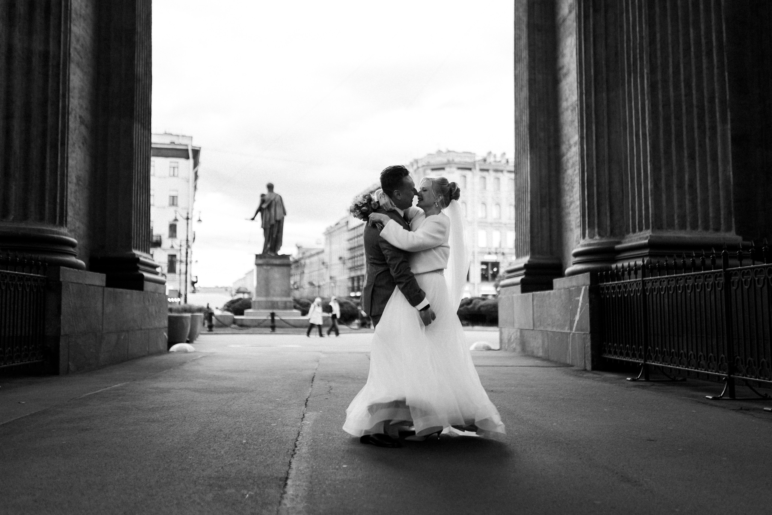 Love in Black and White. Professional photoartist in St. Petersburg (wedding, reportage, portrait, model book, love story) Alexander Shvedov