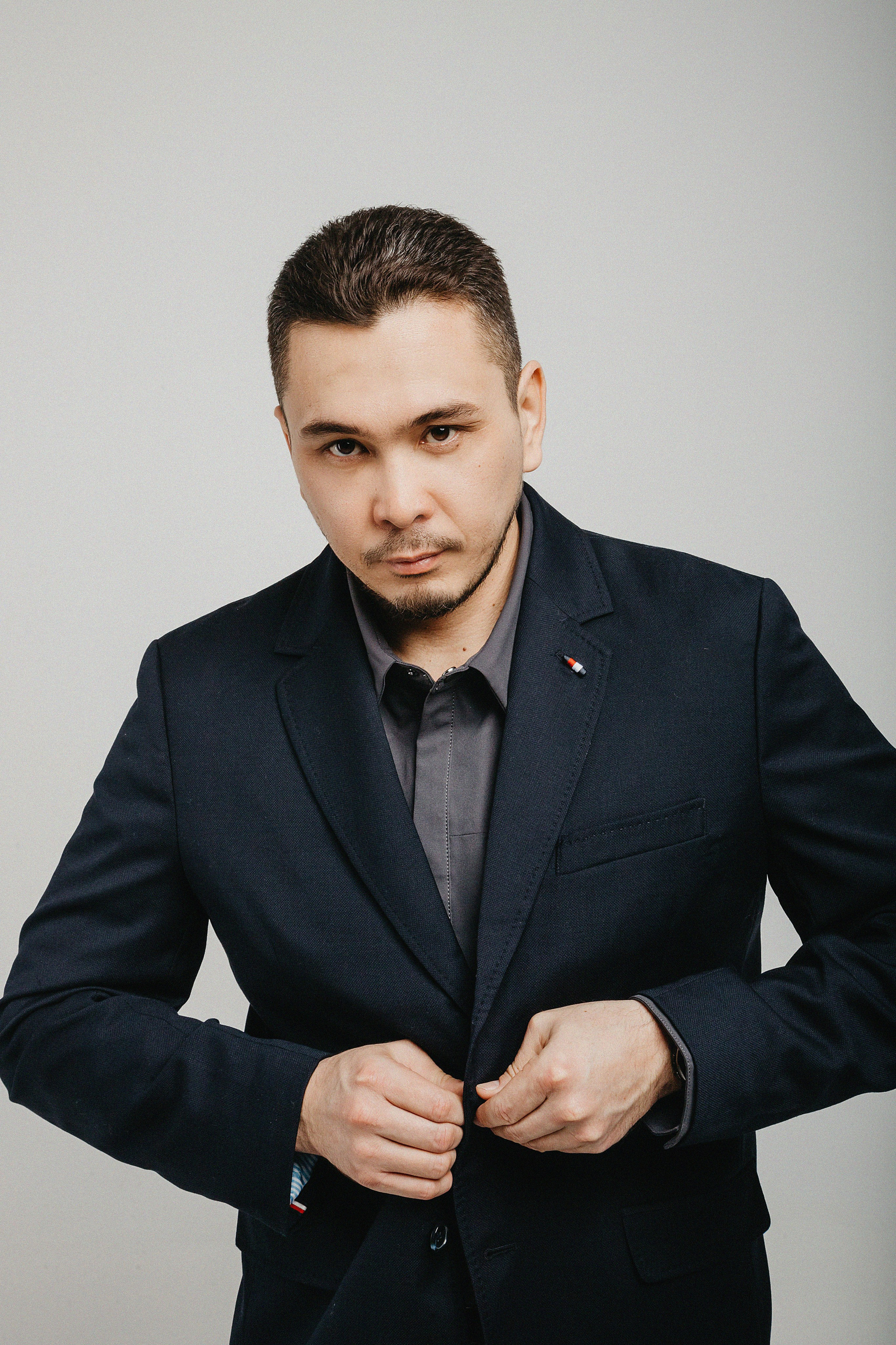 Фотосессия Нурлана в фотостудии Пространство. Свадебный, семейный и портретный фотограф в Алматы, Костанай