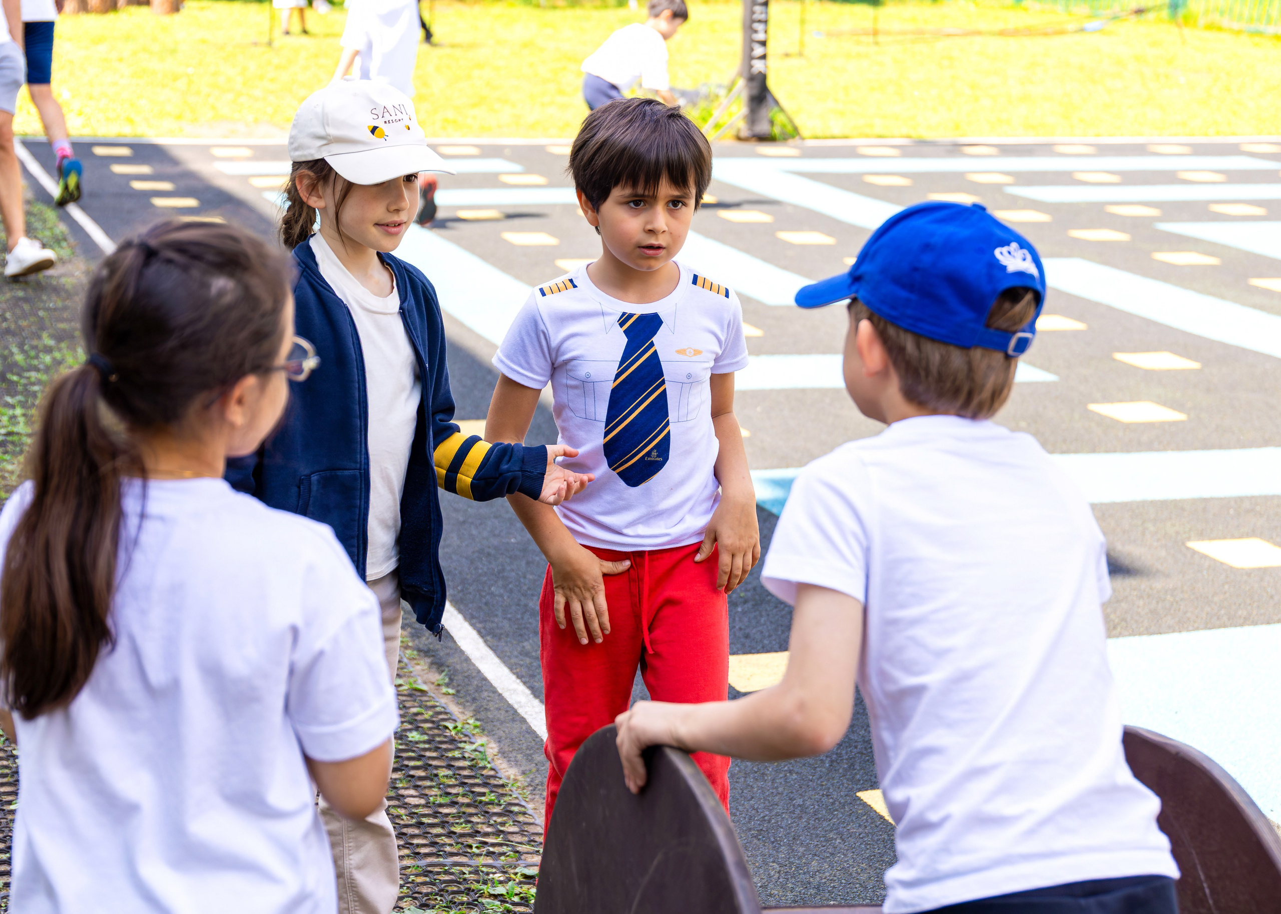 The International School of Moscow. Color Day. Выпускные альбомы для школы и детского сада — школьный фотограф Подольск, Троицк, Щербинка, Москва
