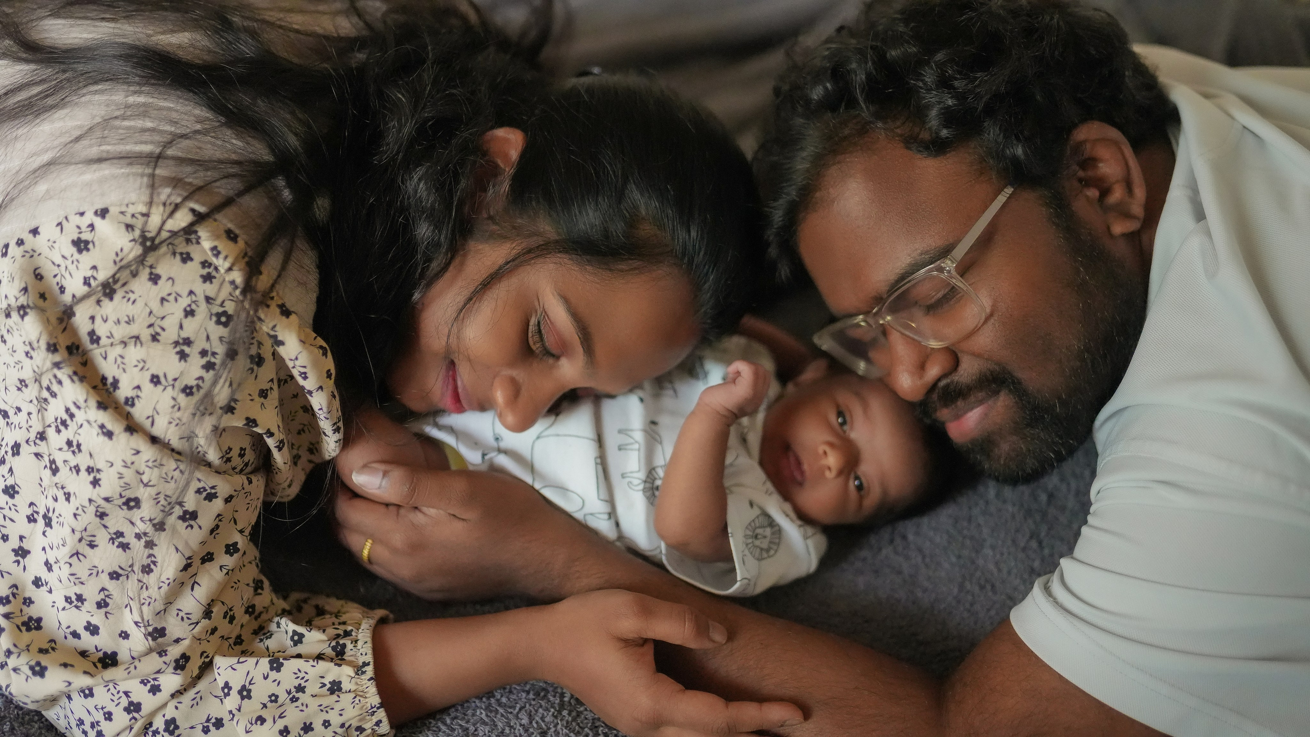 Heartfelt family memories — cozy newborn session