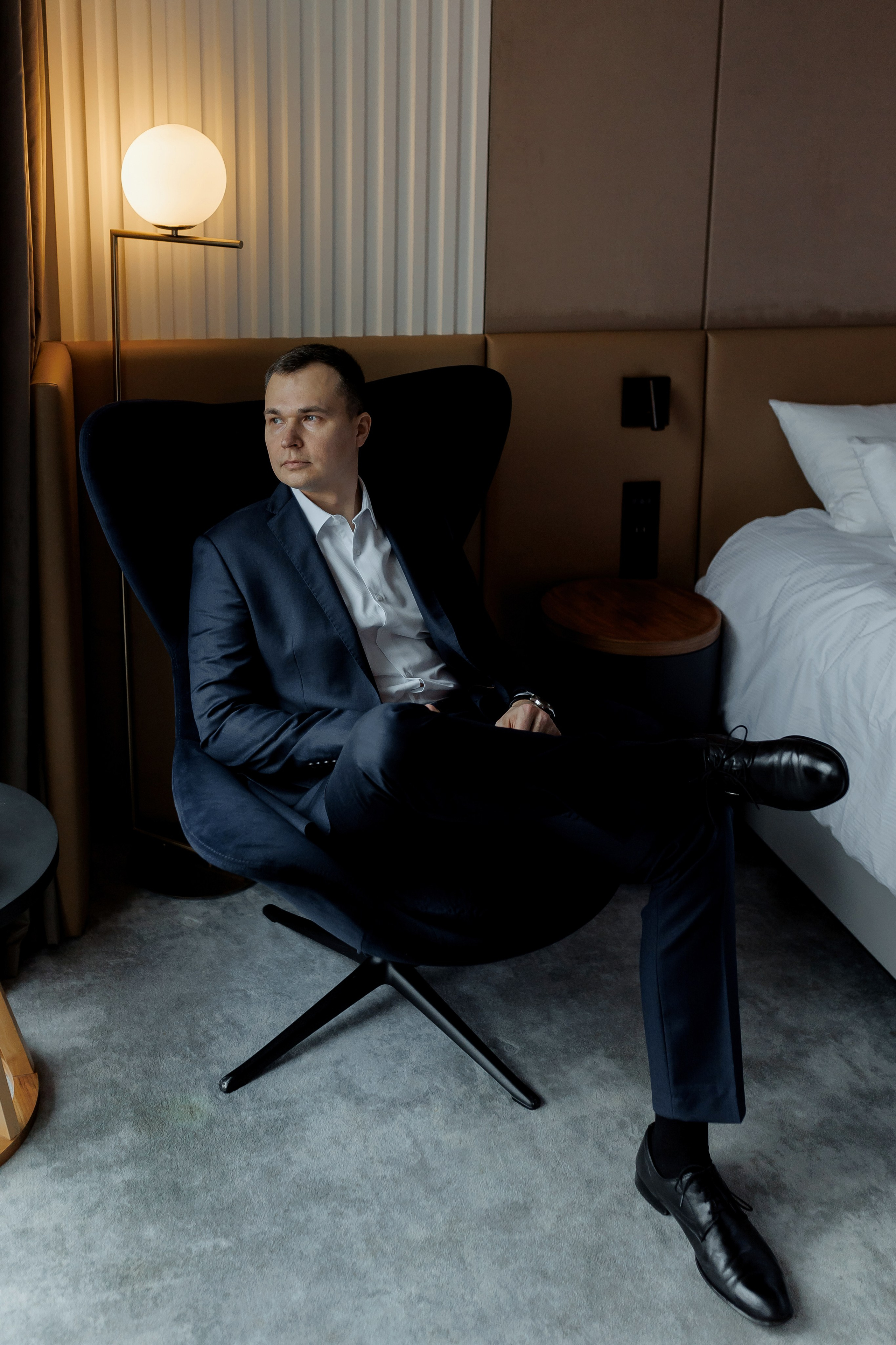 Свадебная фотосессия в отеле Movenpick Moscow Taganskaya. Свадебный фотограф в Москве Дарья Олендарёва