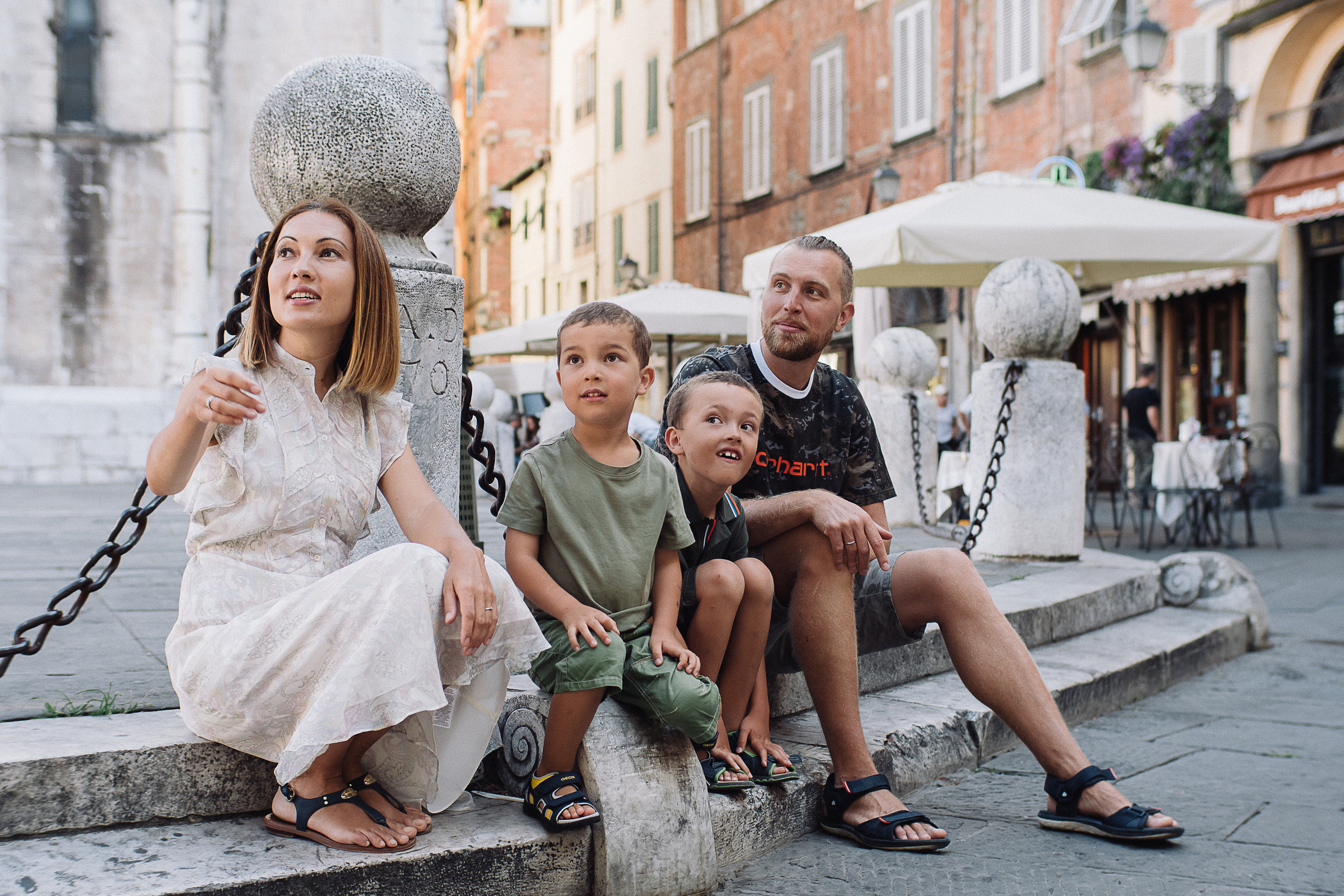 Family photoshoot Lucca Toscana Fotografo per le famiglie. stai cercando il fotografo in Toscana. Photographer Lucca Photographer Pisa for your vacation in Tuscany