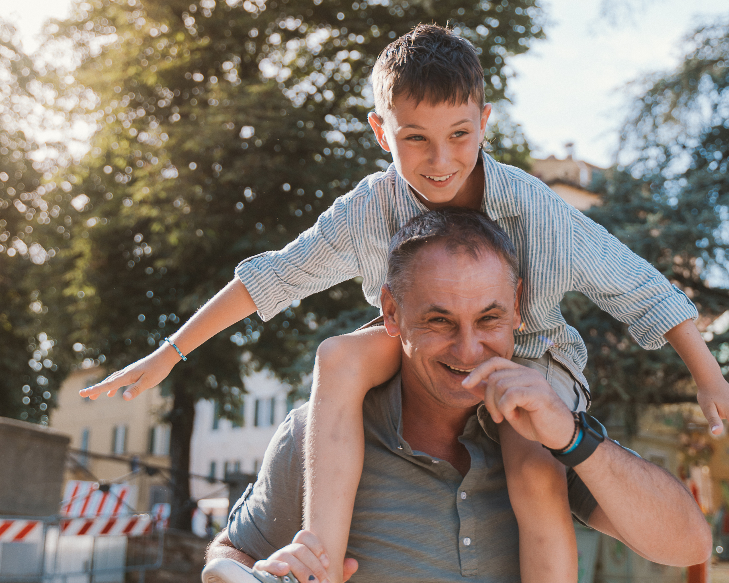 Family photoshoot Lucca Toscana Fotografo per le famiglie. stai cercando il fotografo in Toscana. Photographer Lucca Photographer Pisa for your vacation in Tuscany