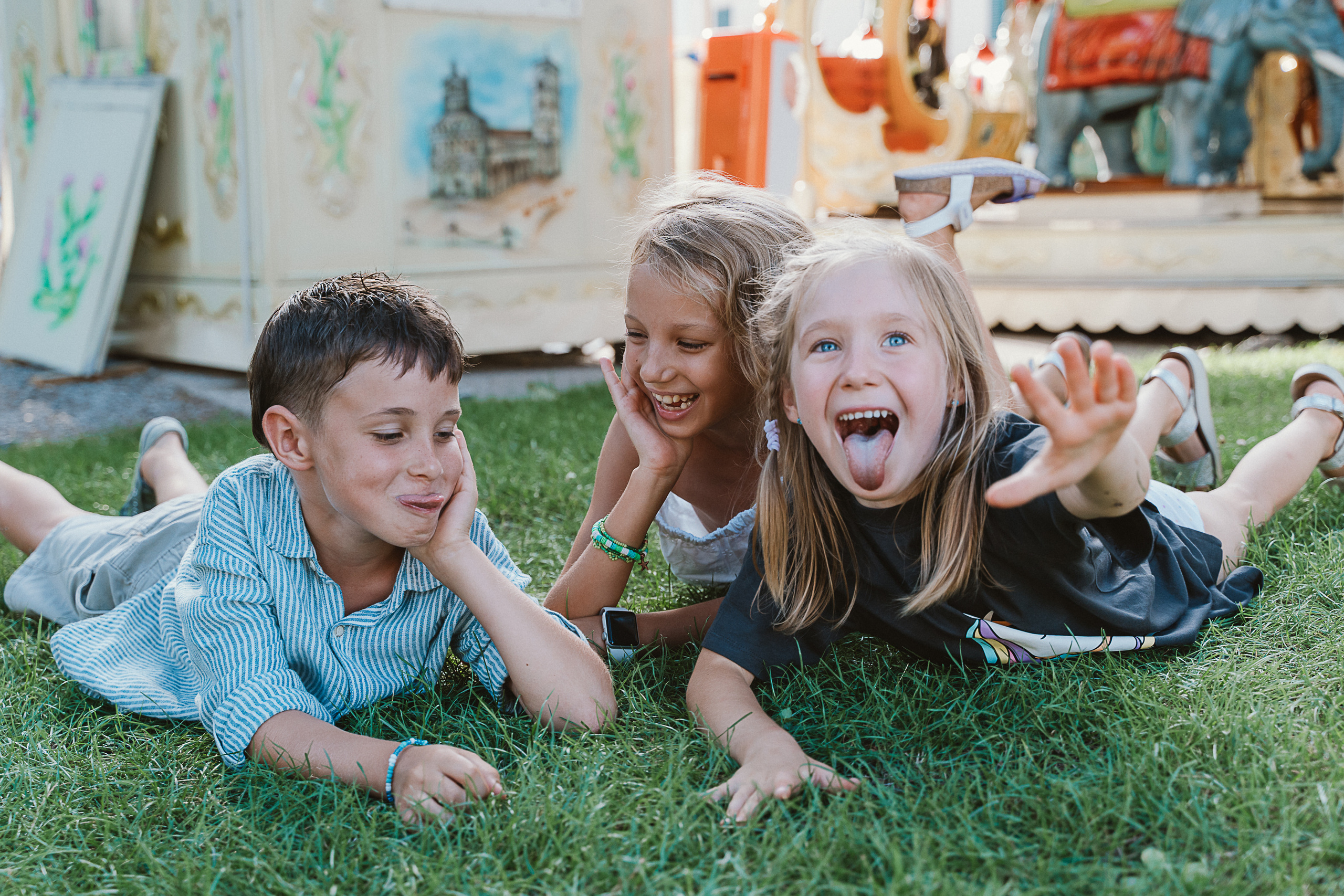 The family shares a picnic, with a Tuscan town in the background