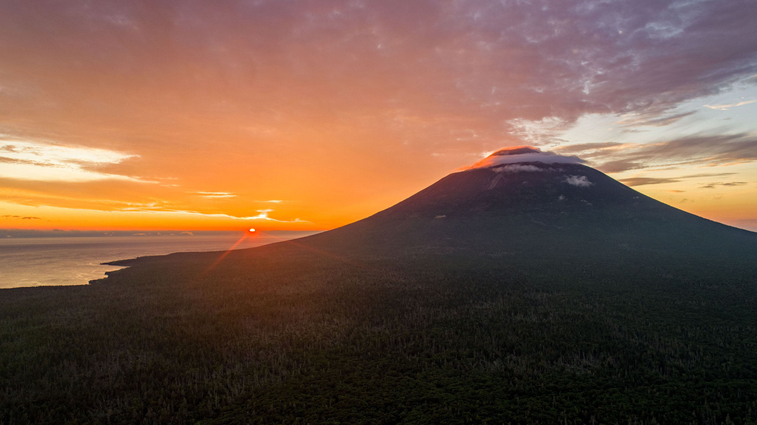 Вулкан Атсонупури. Итуруп, Закат
