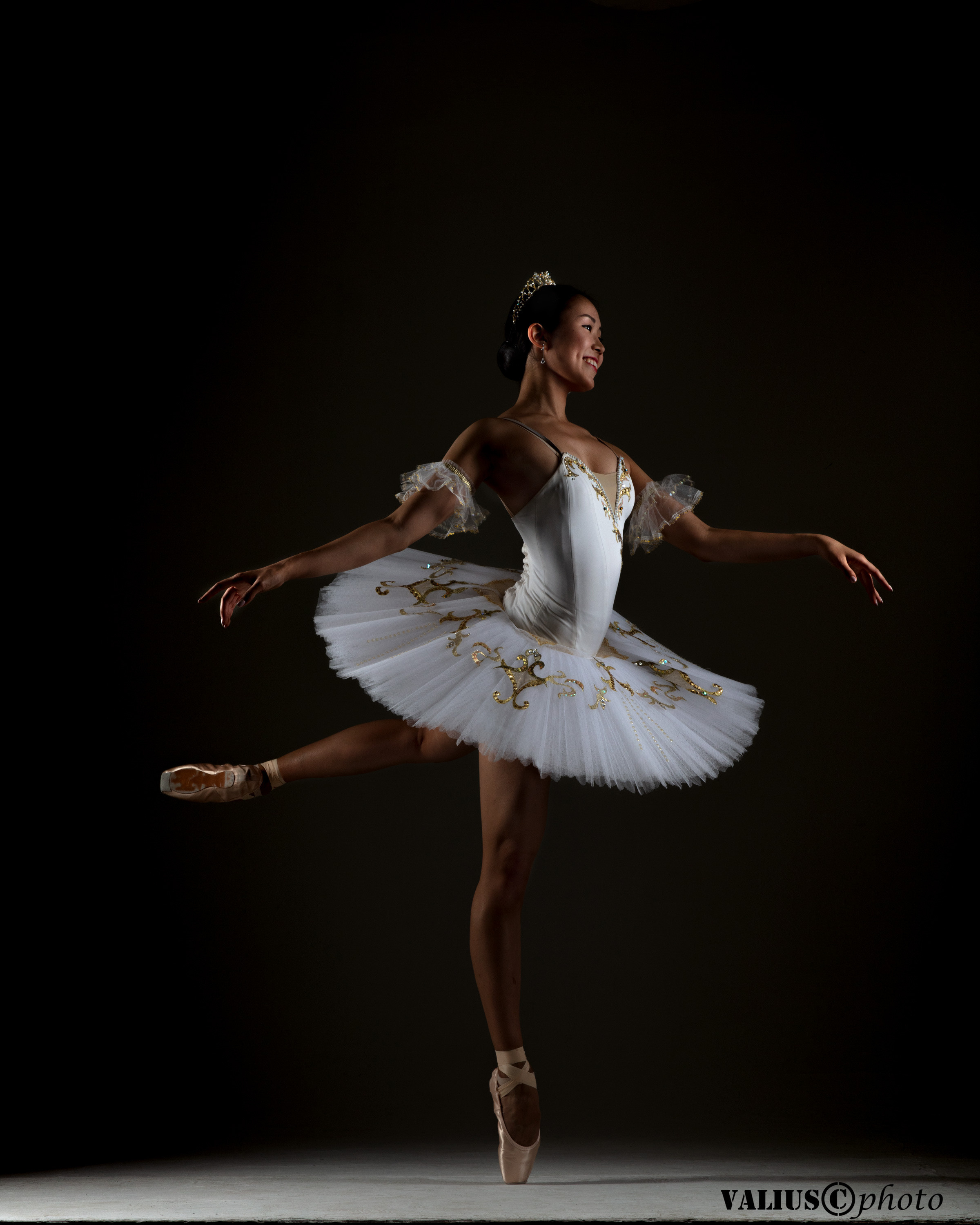 Стройная и изящная балерина. Пачка. Силуэт. Японка