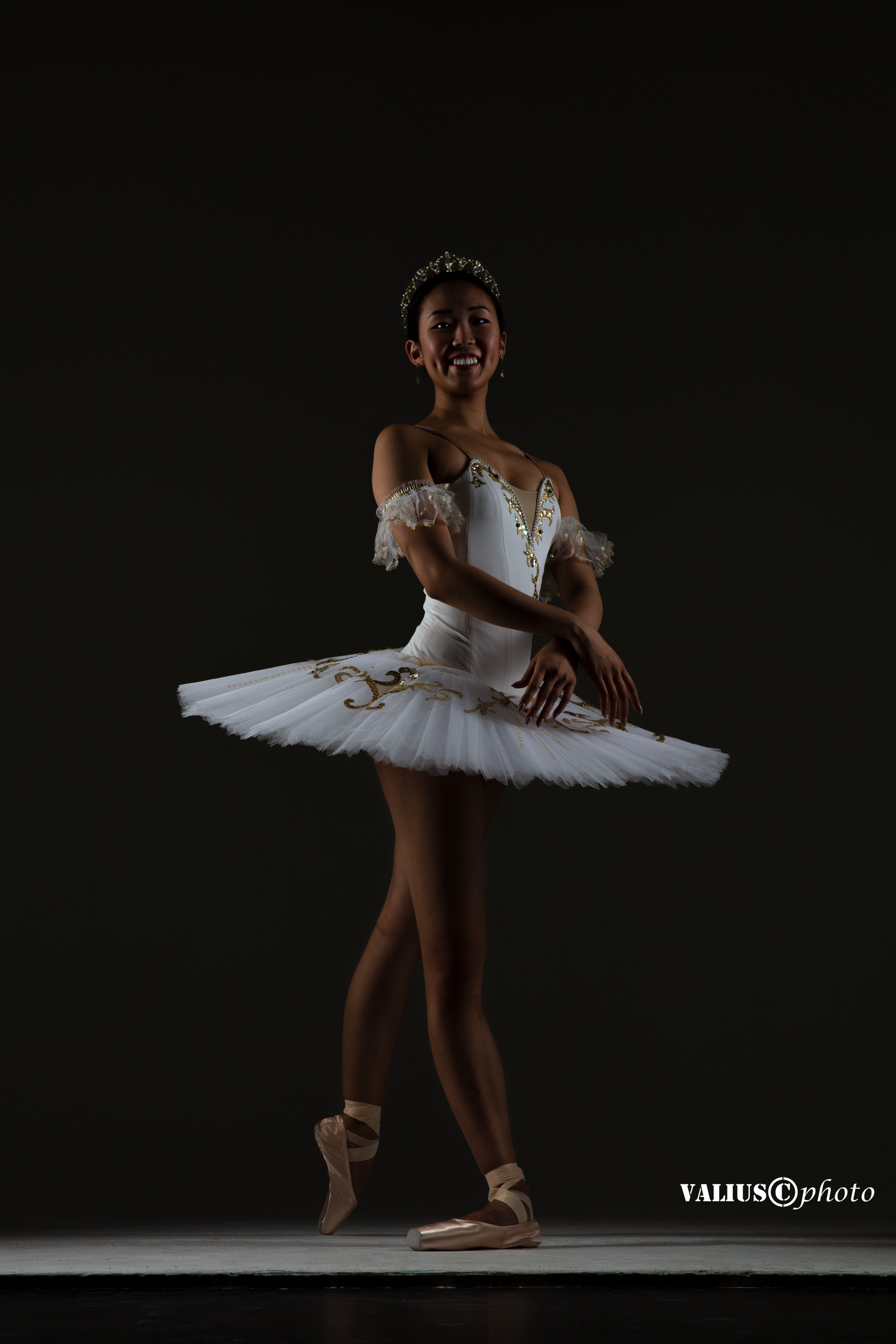 Стройная и изящная балерина. Пачка. Силуэт. Японка