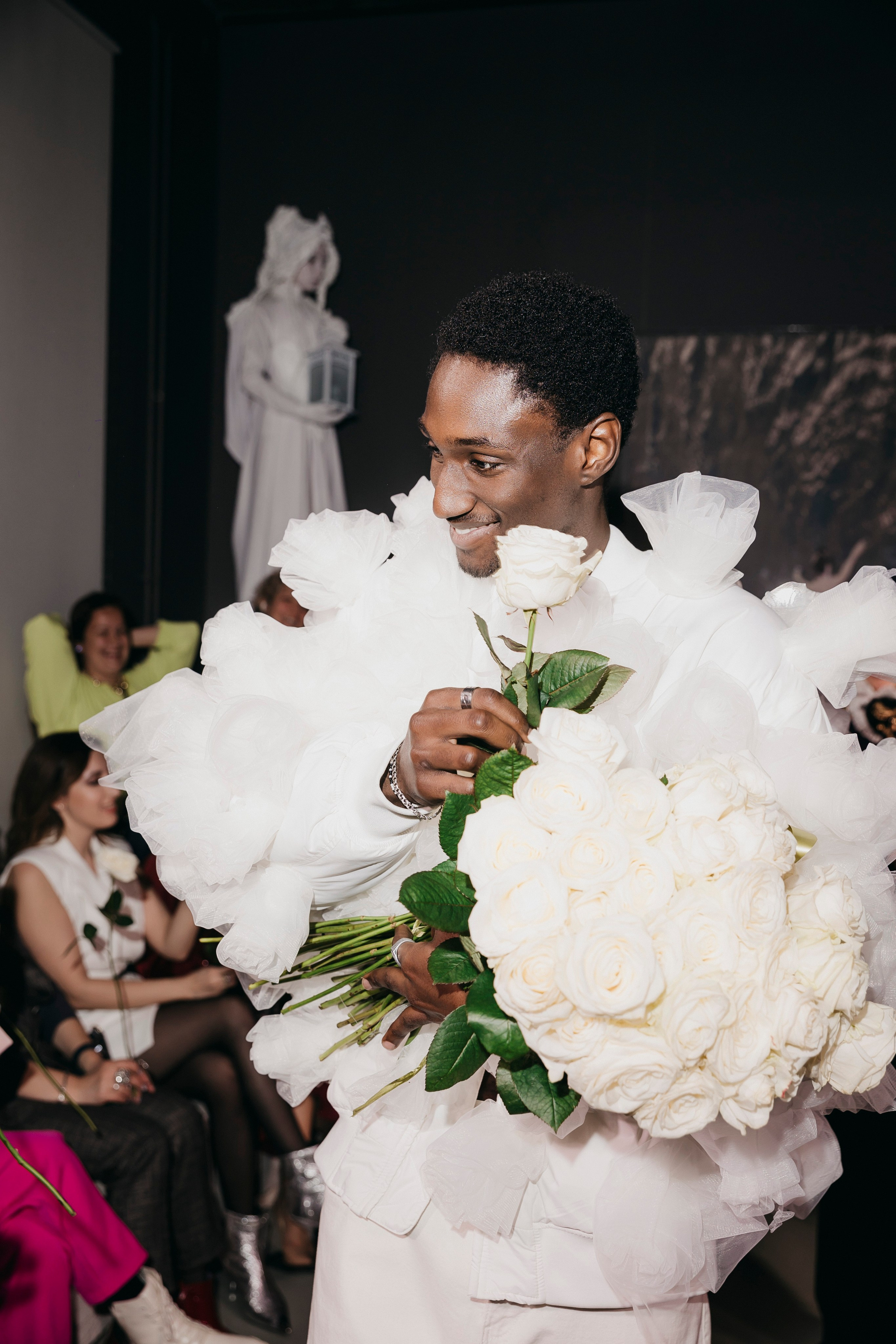 «Пробуждение» в Галерее стиля Адель. «Птичка на проводе»: информационный портал в Москве