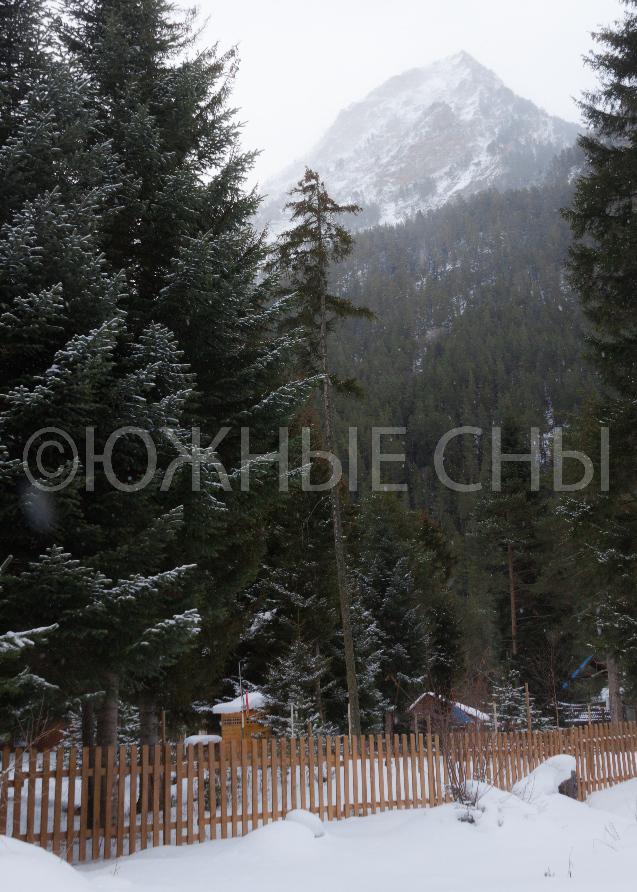 Горы в Махаре