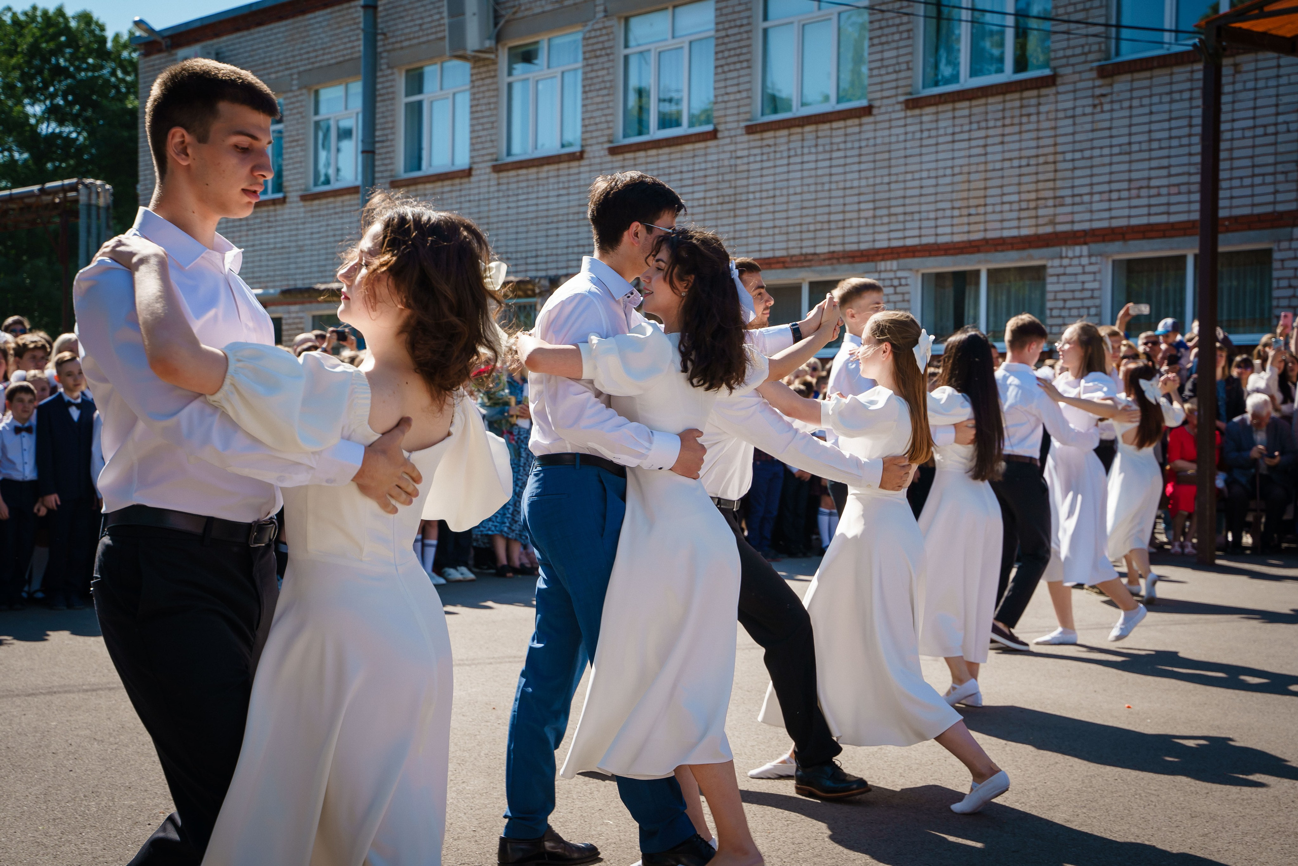 Последний звонок_Выпускники 11кл._Гимназия 18_2024 г. Фотографы из солнечного Краснодара Вадим и Надежда Митус