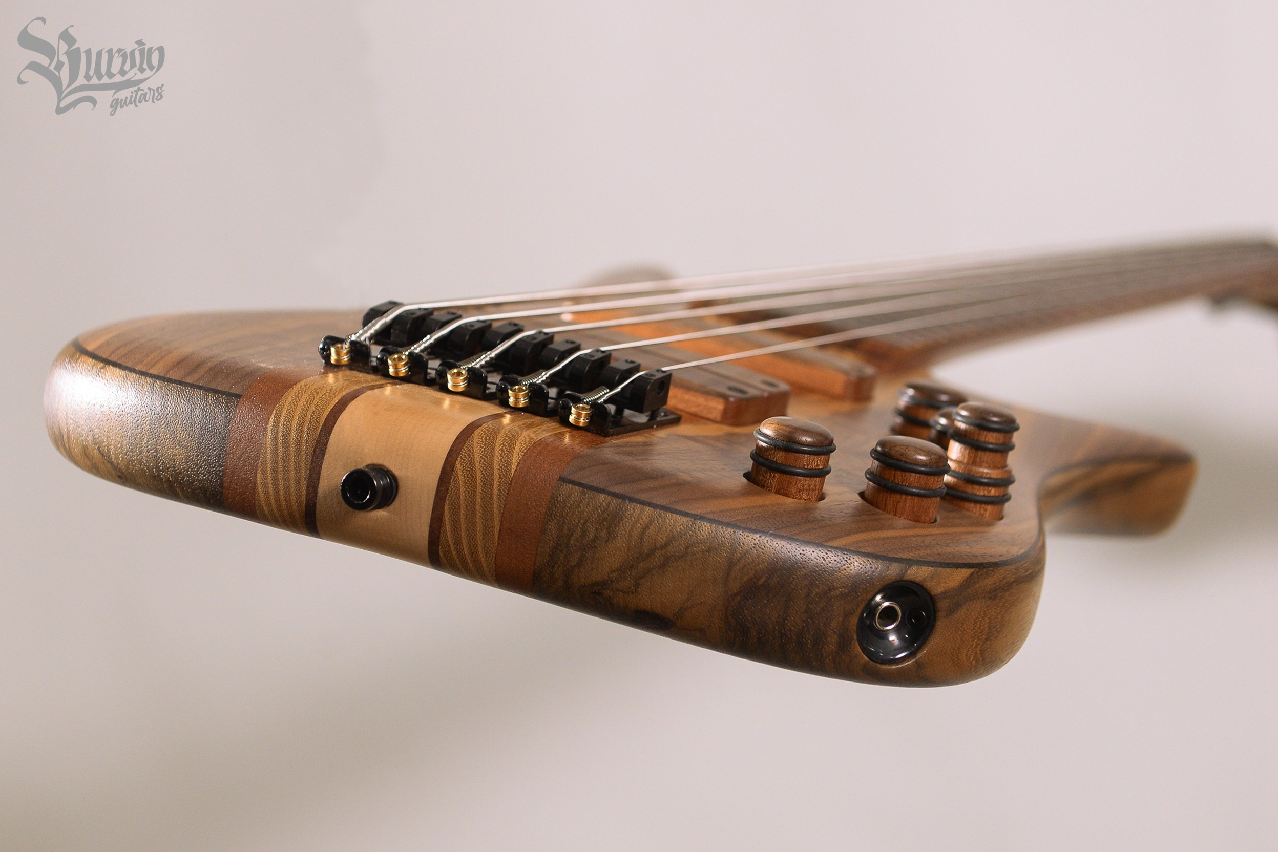 026 ACULA. Master of making guitars and basses to order