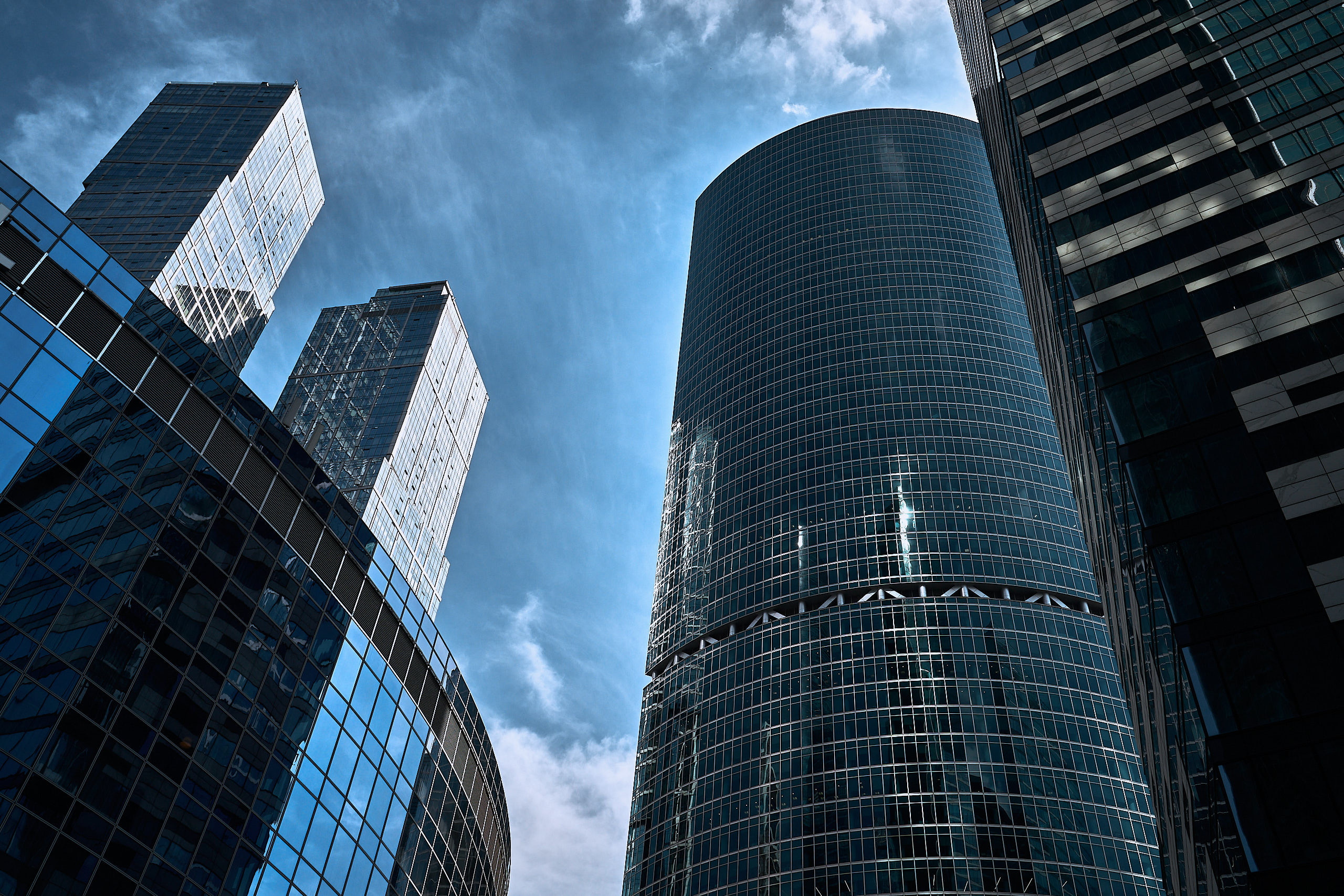 Архитектурная съемка башен Москва-Сити: мощь, строгость и респектабельность