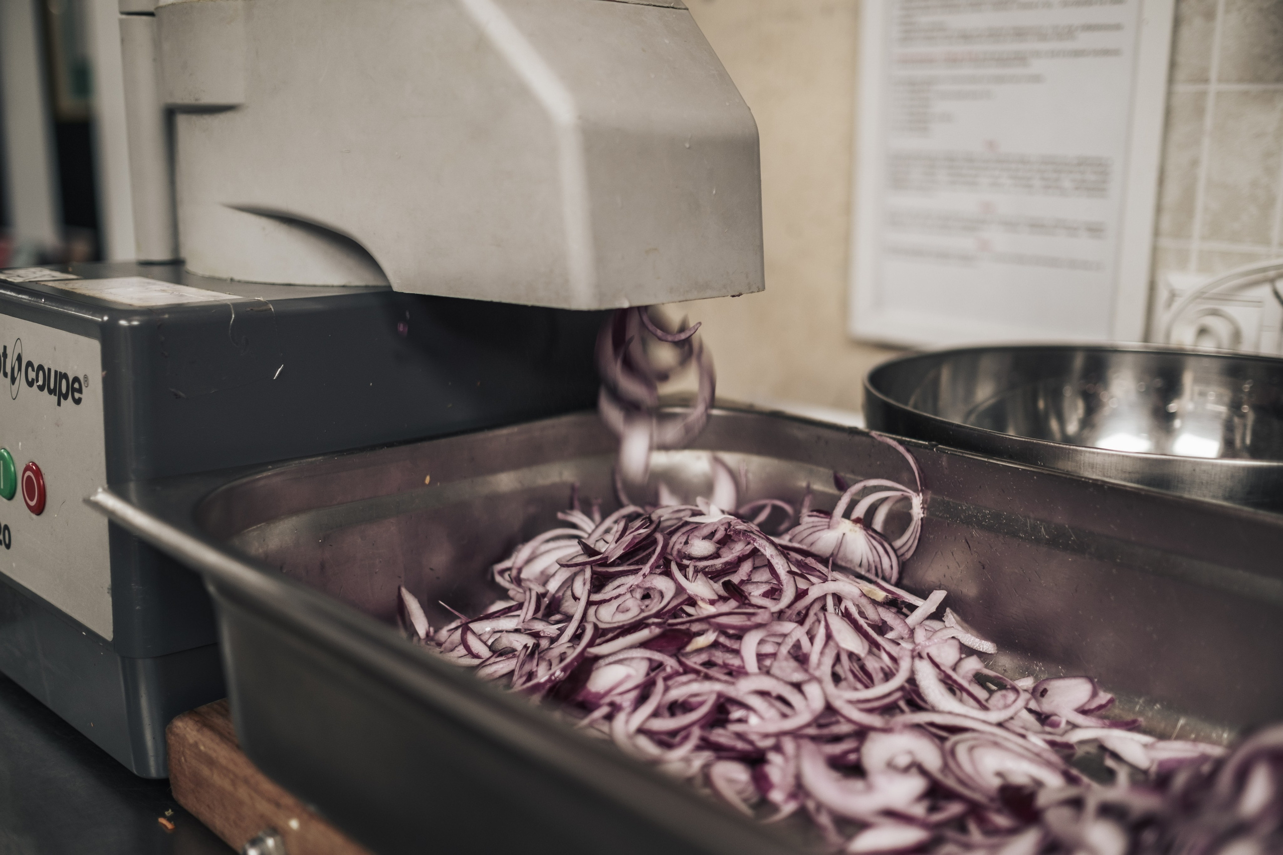 Готовка для бездомных и кормление их в Москве. Фотограф в Москве Максим Скоробогатов