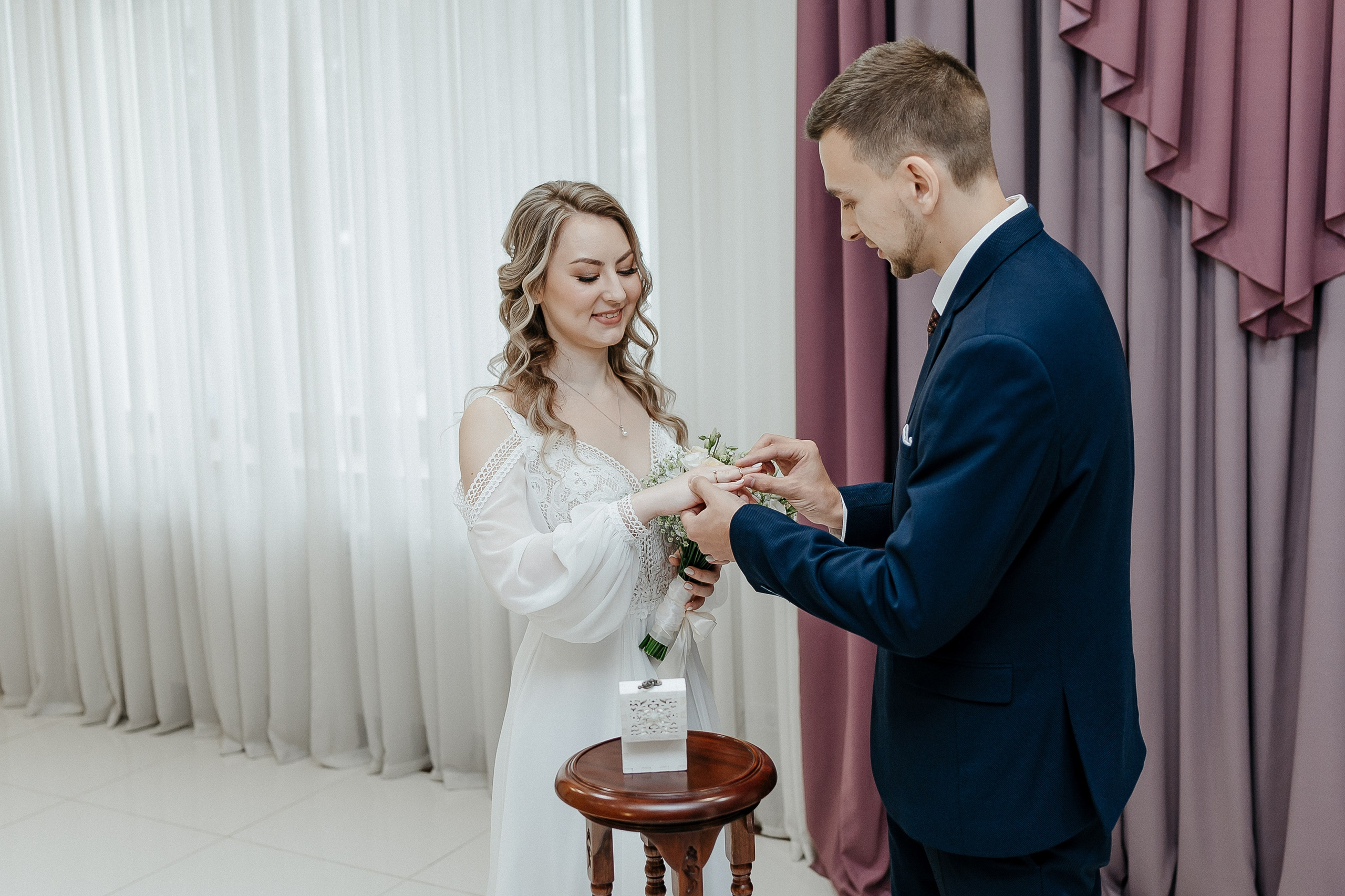 Регистрация брака и фотосессия в загсе города Реутов. Свадебный фотограф Москва — Сергей и Татьяна