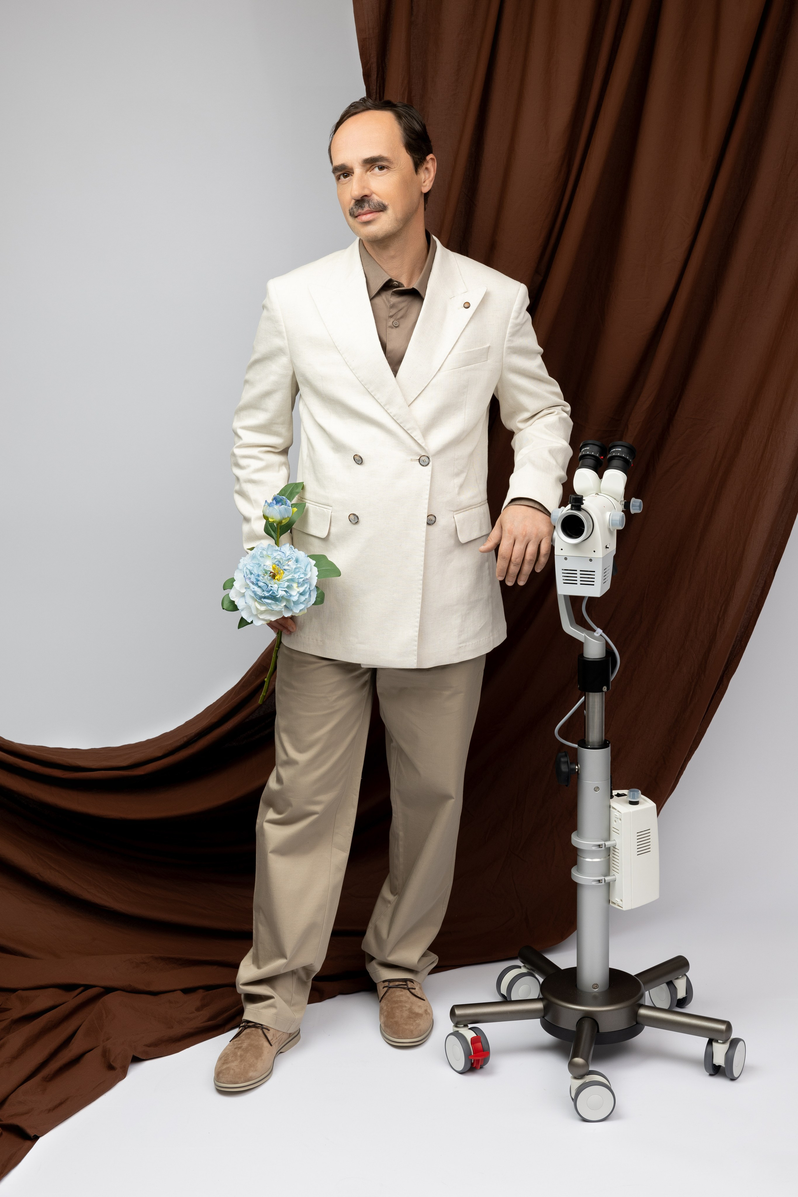 Рекламная фотосъемка медицинского оборудования для каталога. Деловой портрет и бизнес фотография в Санкт-Петербурге