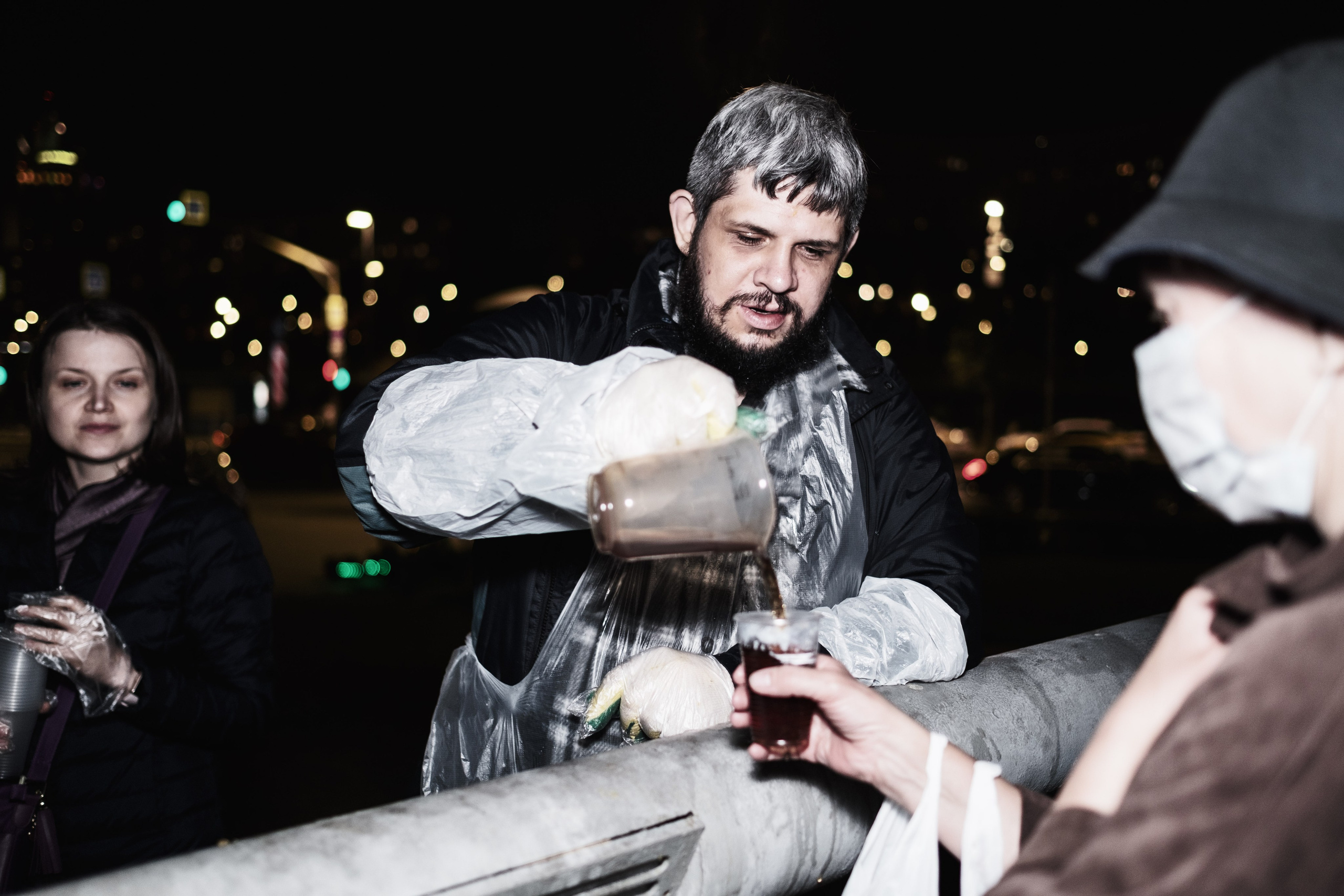 Готовка для бездомных и кормление их в Москве. Фотограф в Москве Максим Скоробогатов