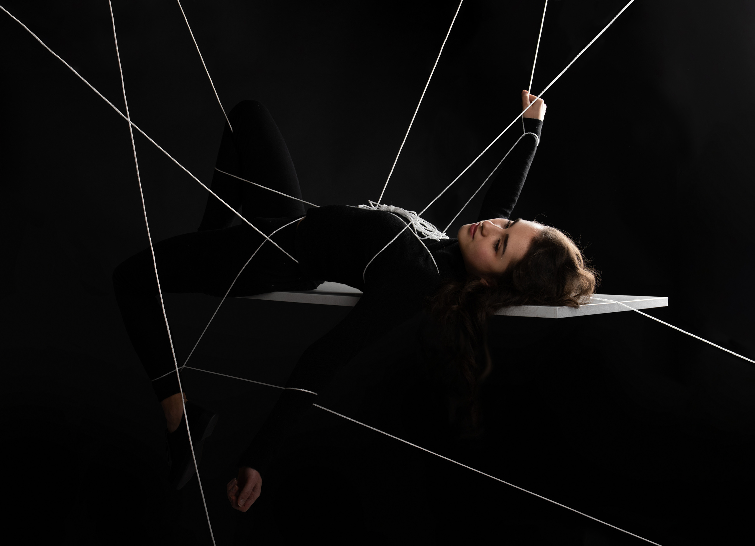 Проект String Theory. Предметный и портретный фотограф Конорев Роман | Санкт-Петербург