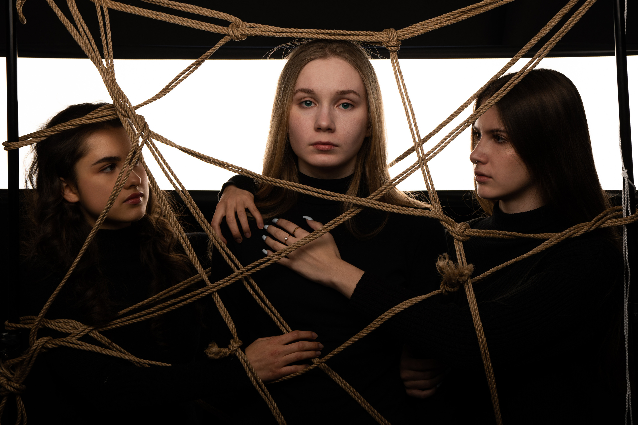 Проект String Theory. Предметный и портретный фотограф Конорев Роман | Санкт-Петербург