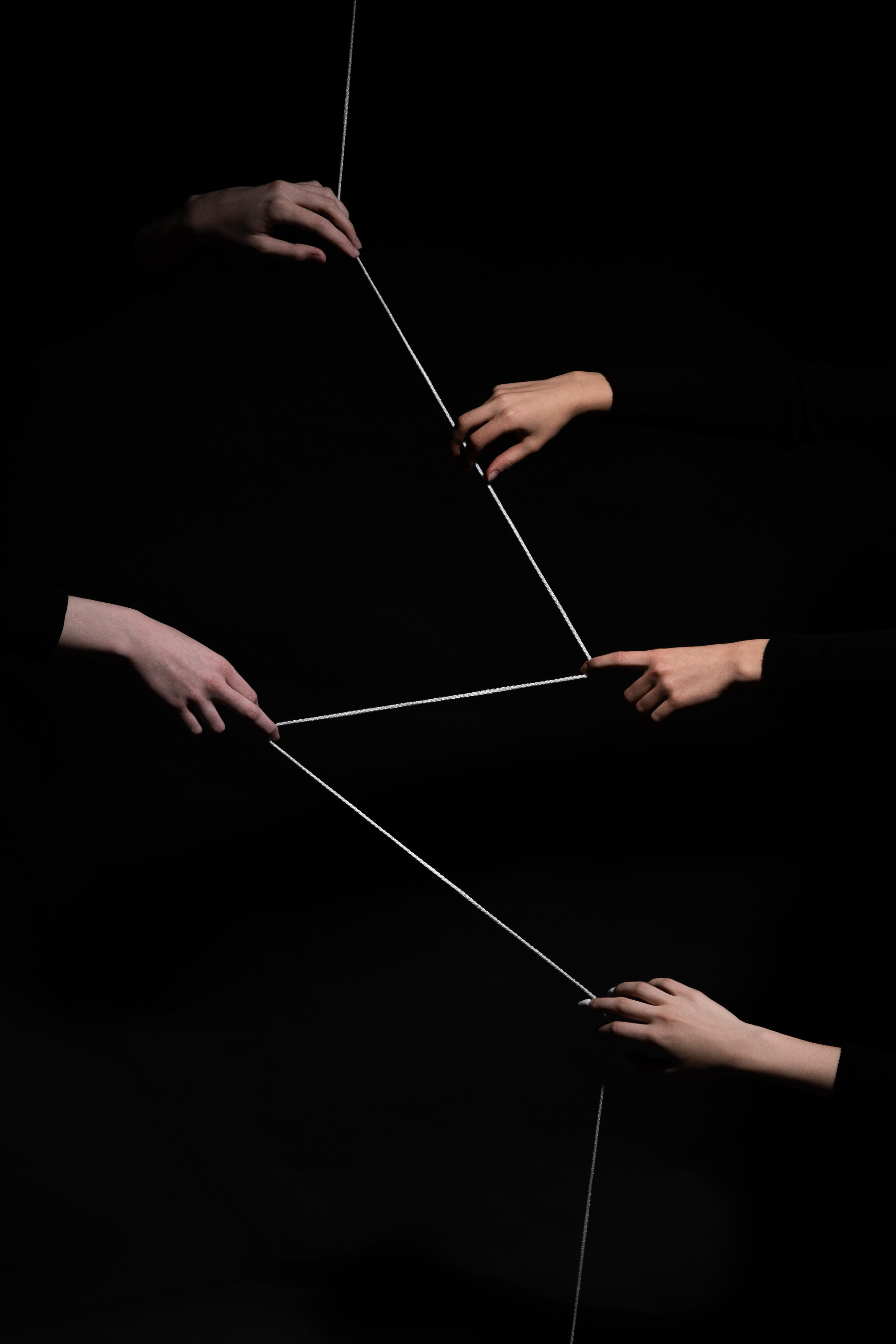 Проект String Theory. Предметный и портретный фотограф Конорев Роман | Санкт-Петербург