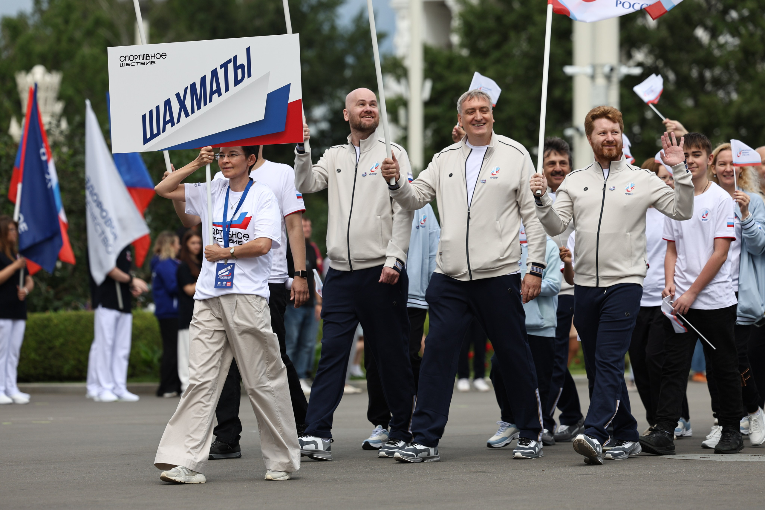 Шахматисты на Спортивном шествии на ВДНХ 9 августа 2025