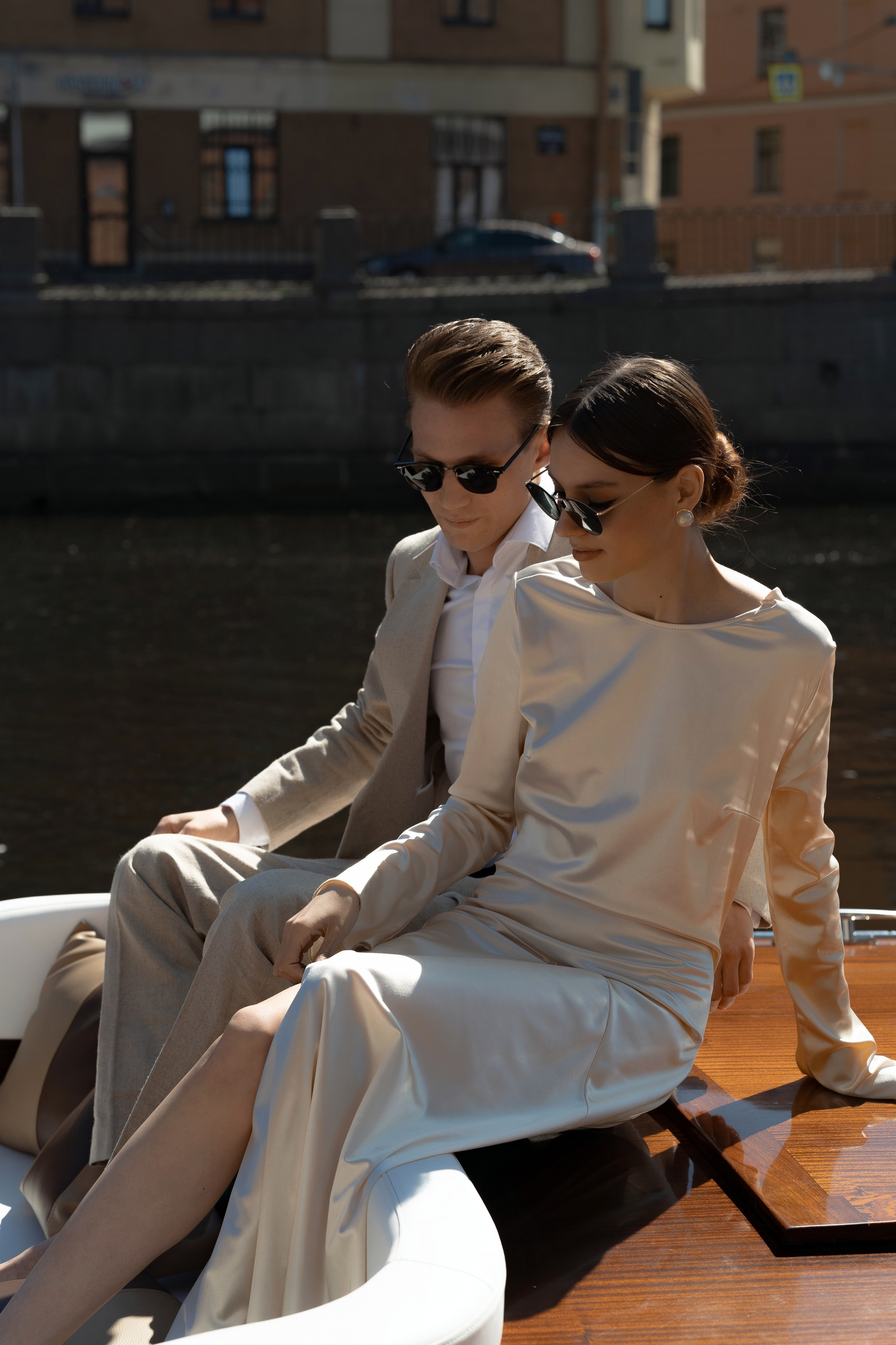 Прогулка по рекам и каналам Петербурга — свадебная фотосессия на катере. Свадебный фотограф Дмитрий Родионов — Санкт-Петербург и Ленинградская область