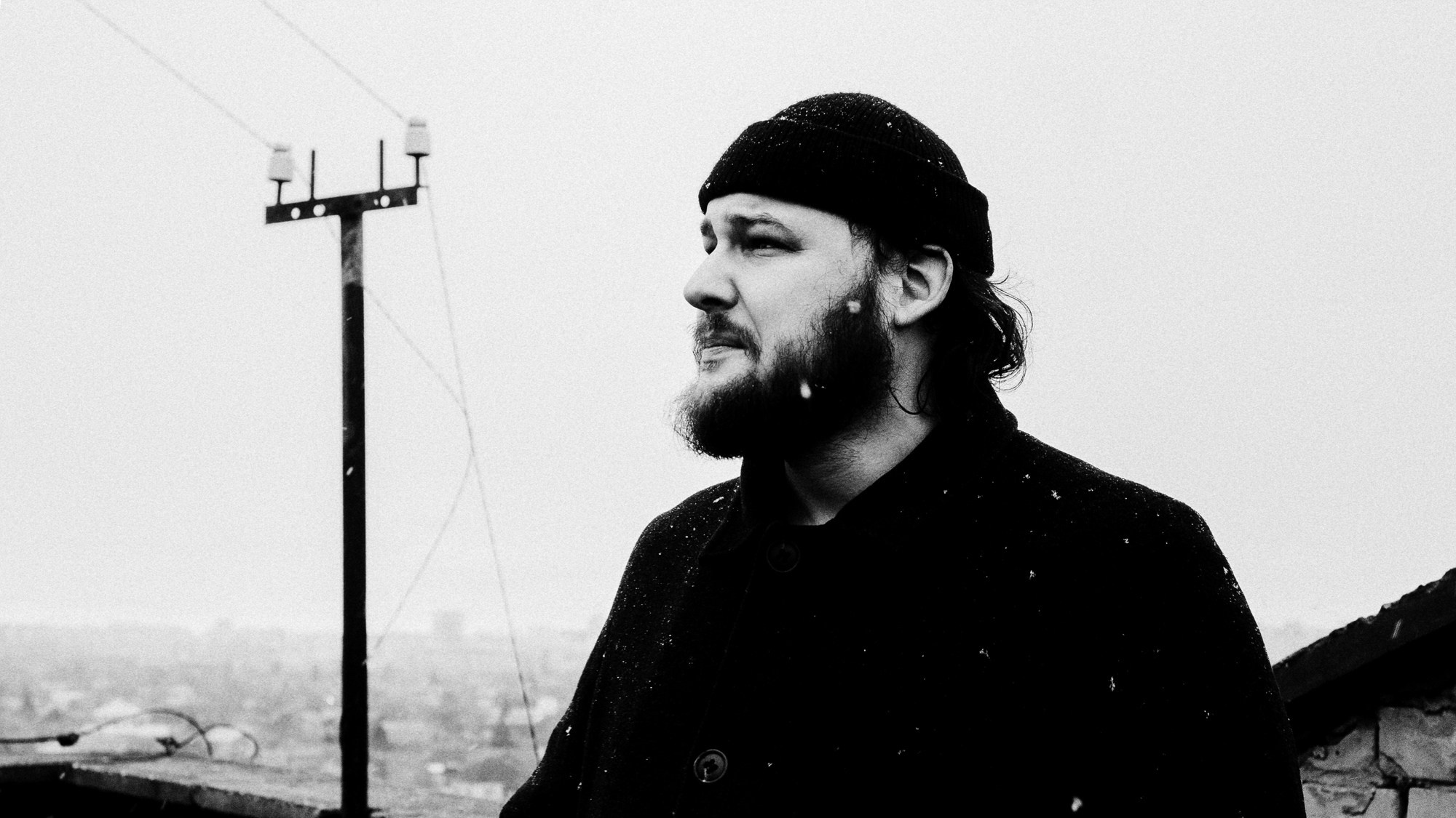 Мужской портрет на крыше в Тюмени Дарья Мустафина. Портретный фотограф Тюмень Дарья Мустафина