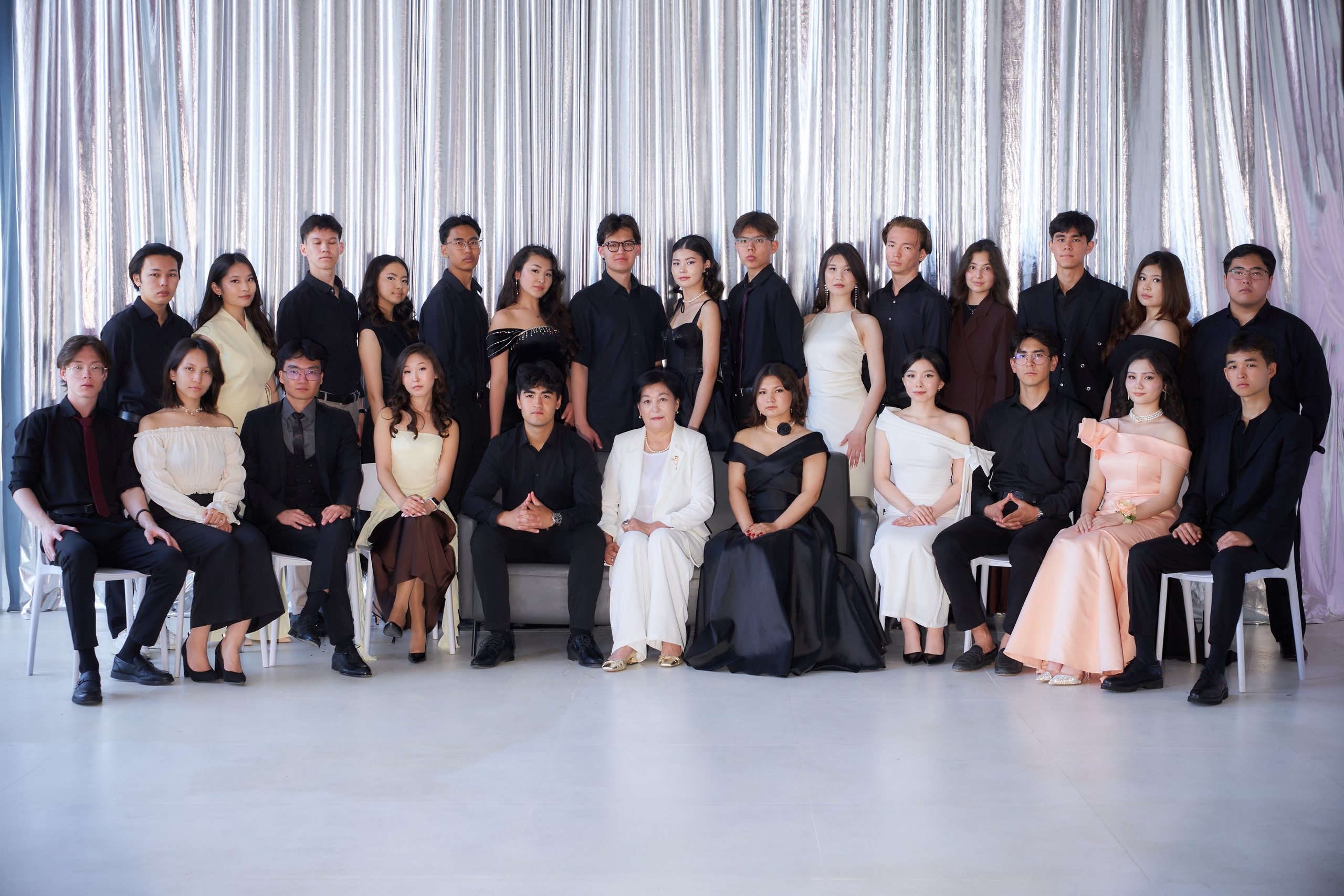 УСЛУГИ 9-11 КЛАССЫ. Школьный фотограф в Уральске, студия | Классный Школьный Альбом