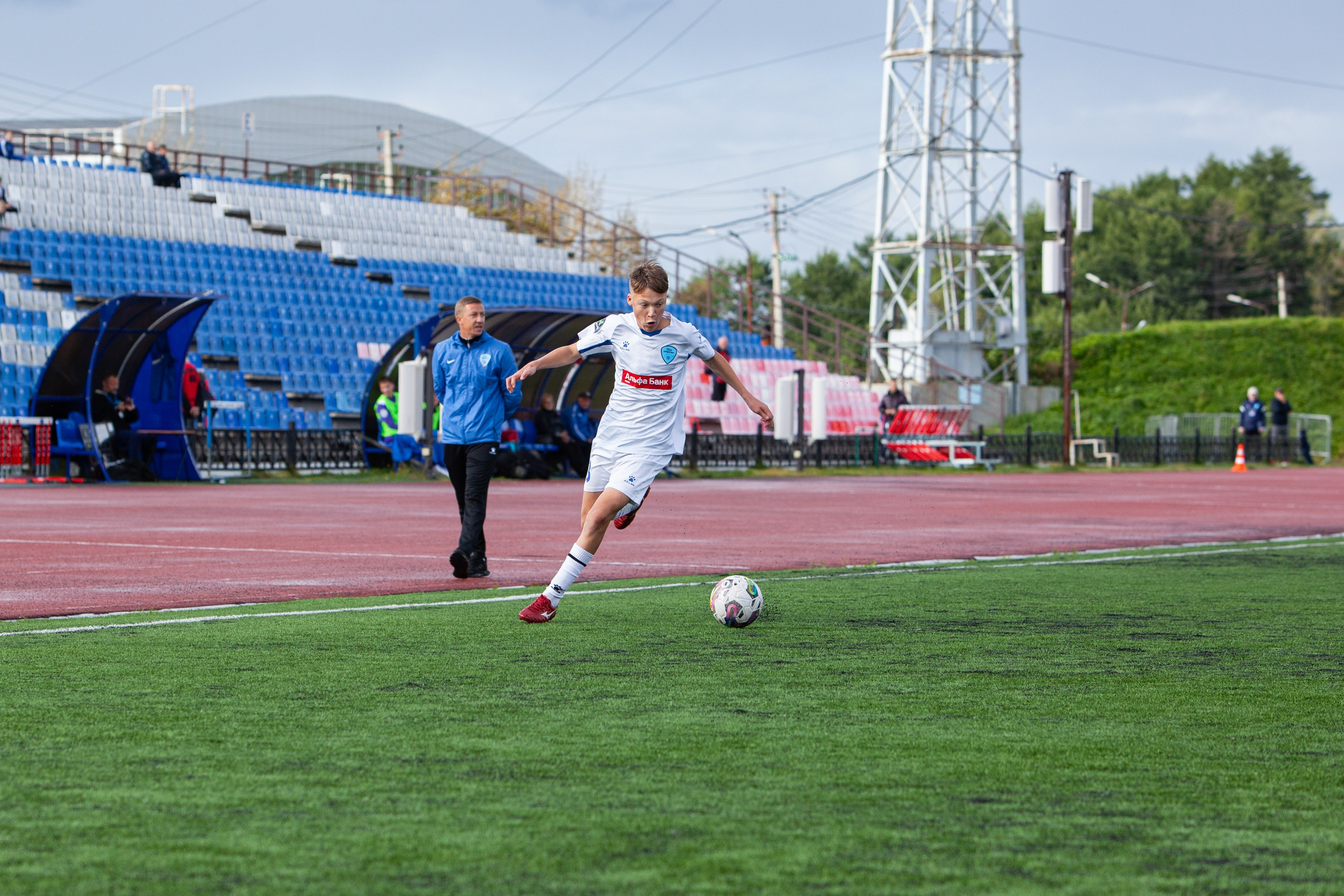 Матч юношеской футбольной лиги между командами СШ «Сахалин» и «СШОР № 1» (Комсомольск-на-Амуре). Кутузов Евгений Фотограф в Южно-Сахалинске