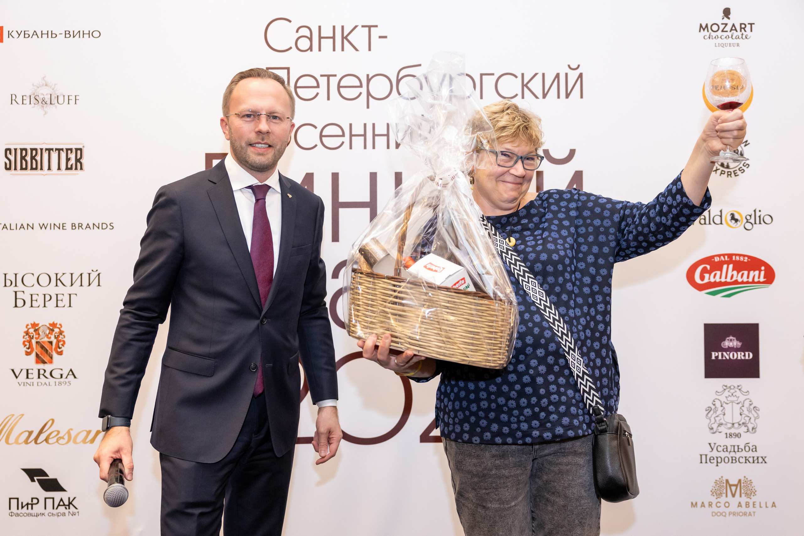 Репортажная фото- и видеосъемка Винного салона «Ароматный мир» в СПб