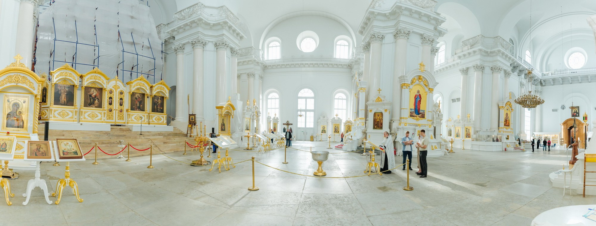 Индивидуальное крещение Смольный собор, фотограф Денис Дорфф. Фотограф крещение венчание в Петербурге! Помогает подобрать храм и посоветовал душевного батюшку в СПб