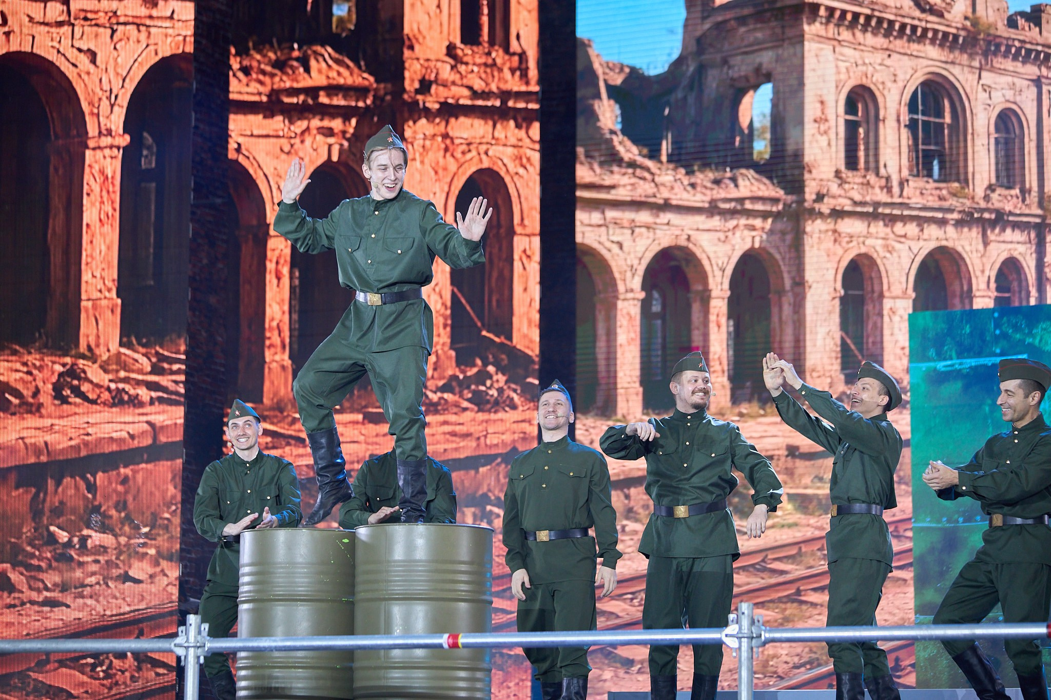 Концерт 9 мая 2025 года на соборной площади. Фотограф Омск | Александр Вандеров