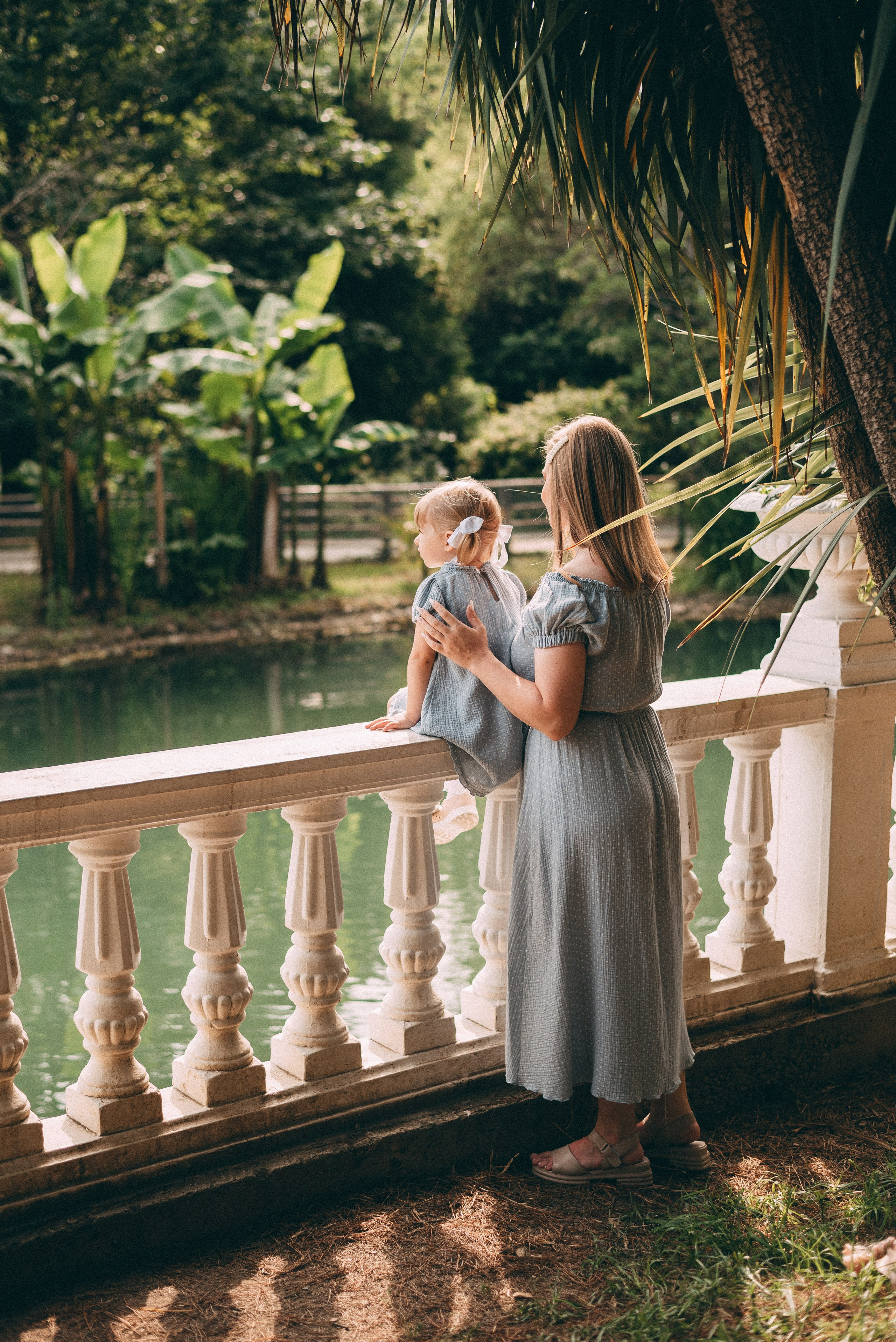 Фотосессия свадьбы, семейная фыотосессия в парке Южные культуры Сириус. Фотограф в Сочи — Маргарита Поганова