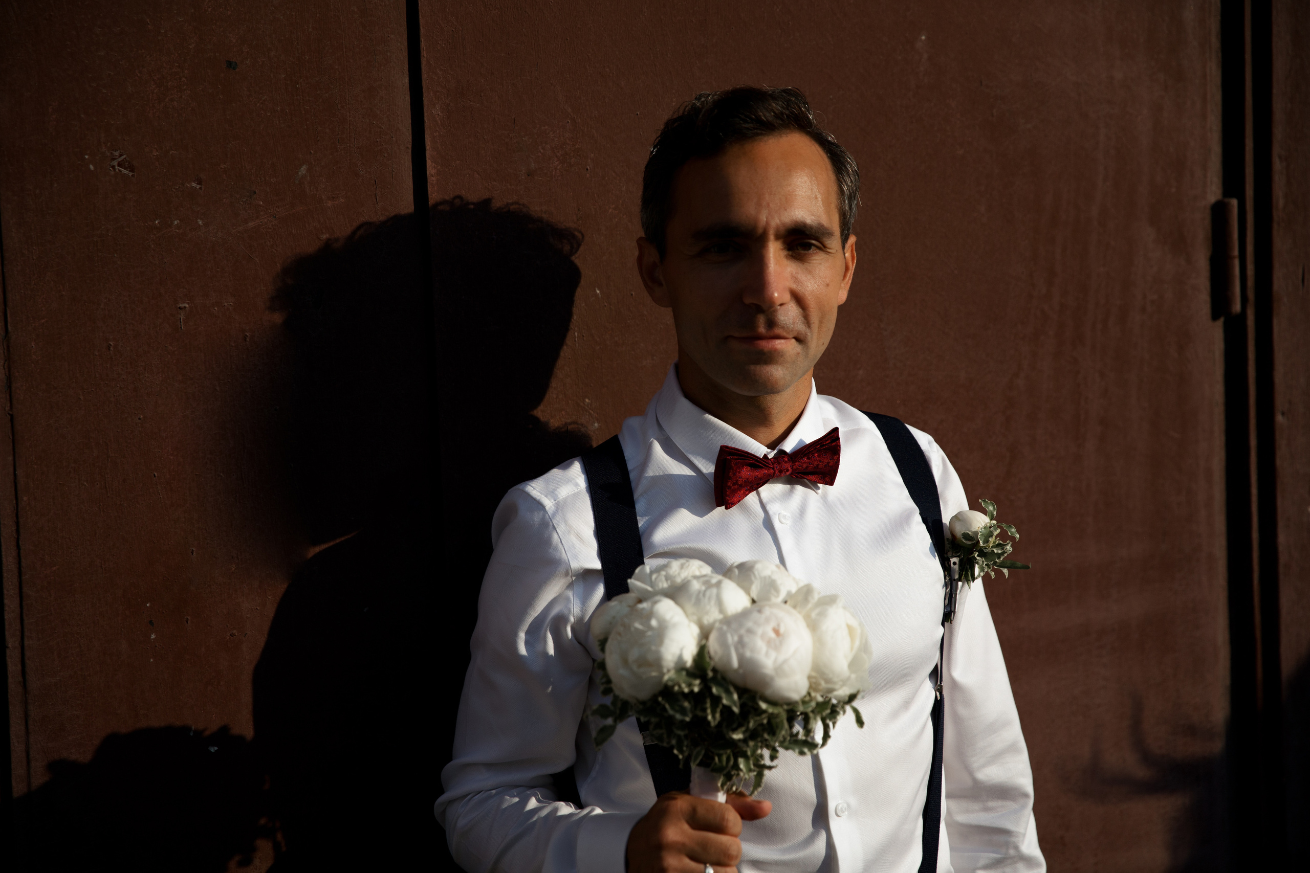 жених с букетом