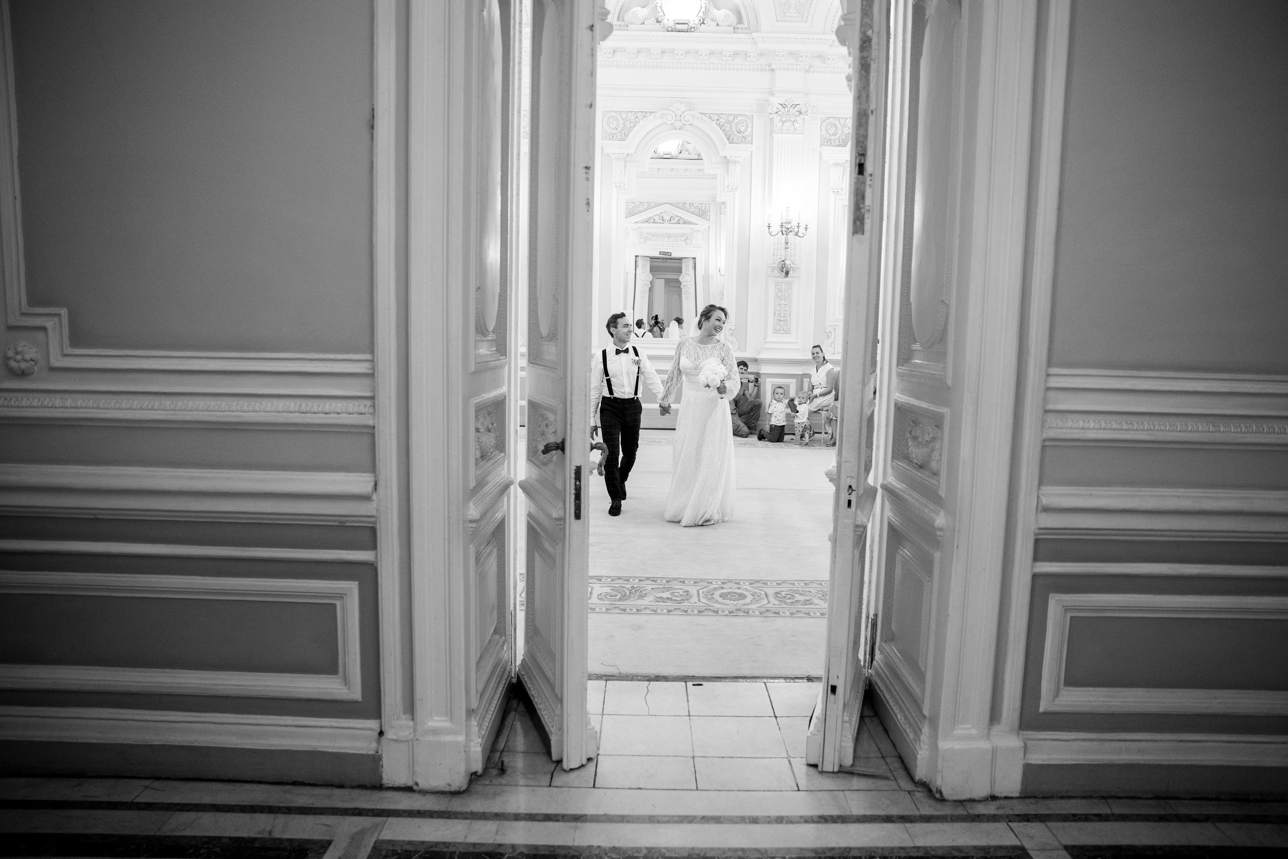 Свадебная фотосессия около Исаакиевского собора. Свадебный фотограф в Санкт-Петербурге Никита Кузякин