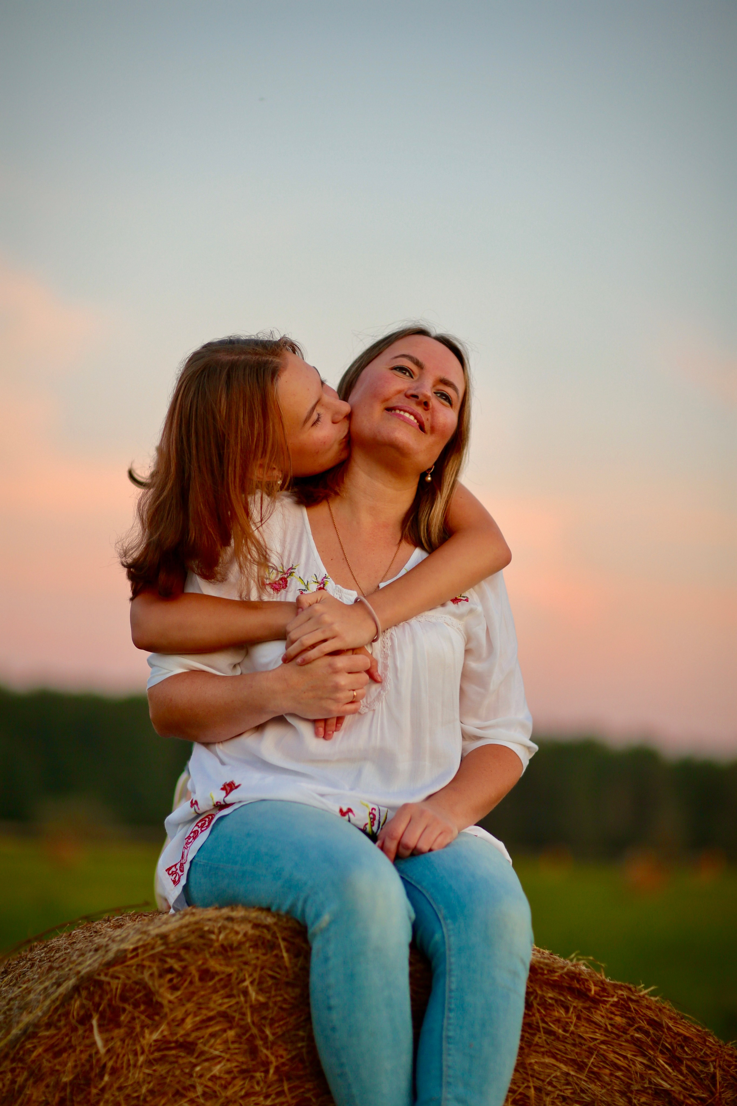 В стогах…. Свадебный и семейный фотограф-Королева Натали/Раменское-Жуковский-Москва/тел.+7 (985) 153-75-43