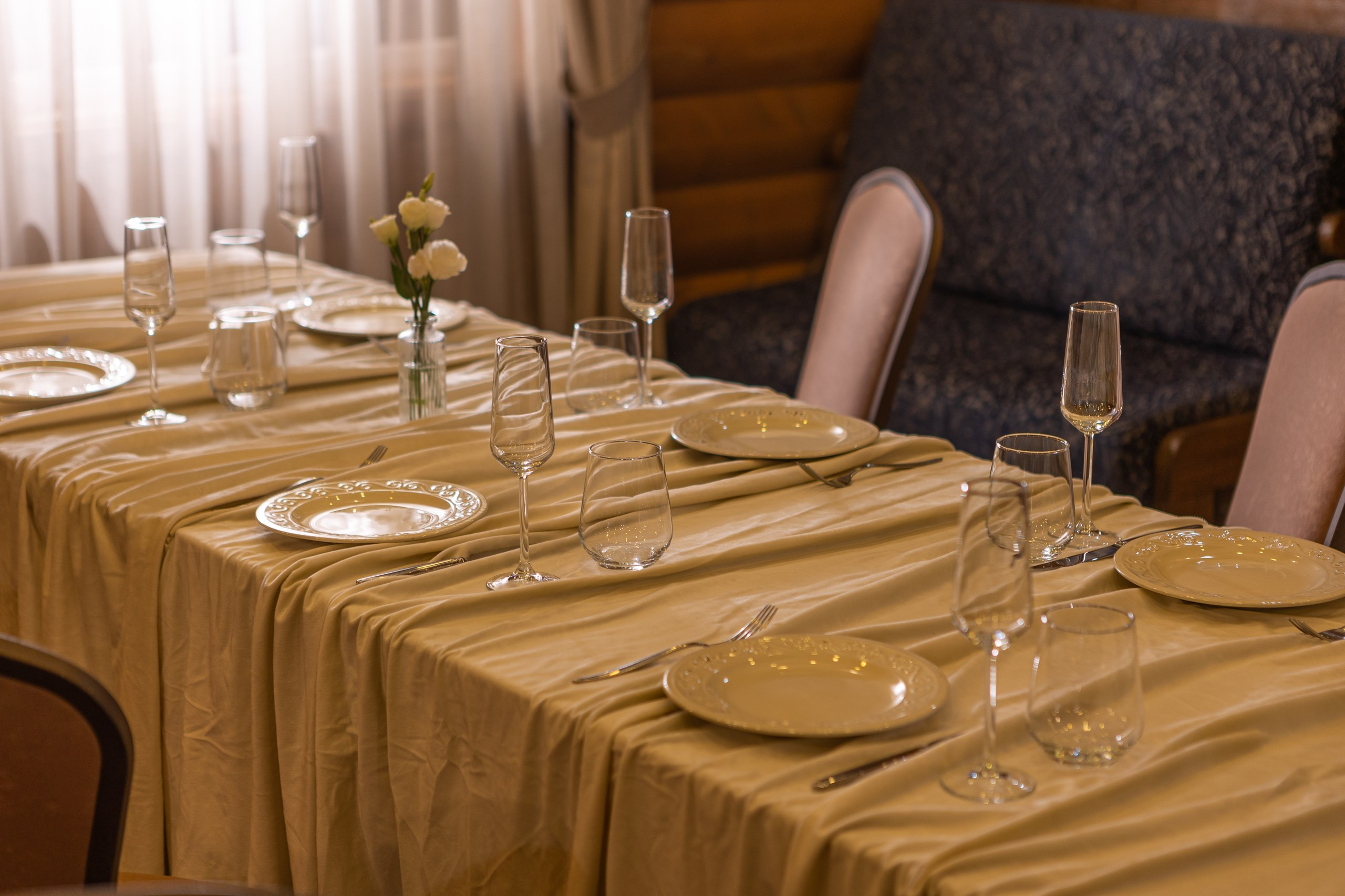 Банкетный зал «Гжель», ресторана «Дача ". Фотограф в Оренбурге. Профессиональный фотограф