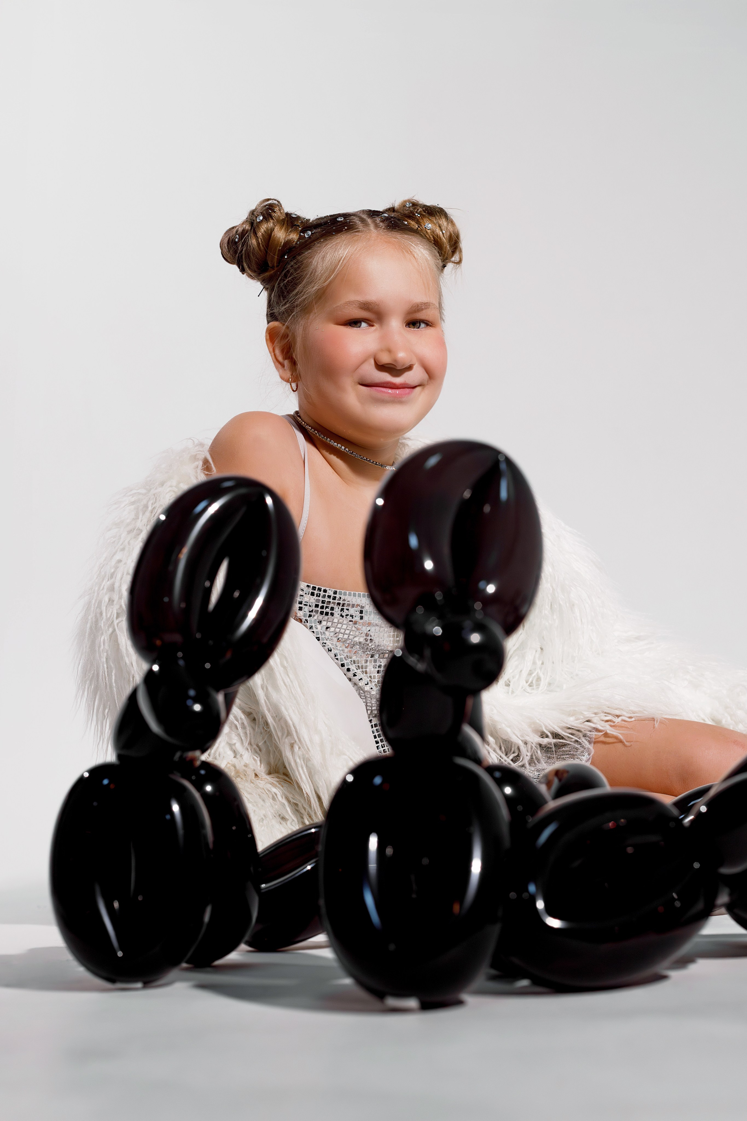 Креативная детская фотосессия на 9 лет в студии Сочи. Детский студийный фотограф Сочи